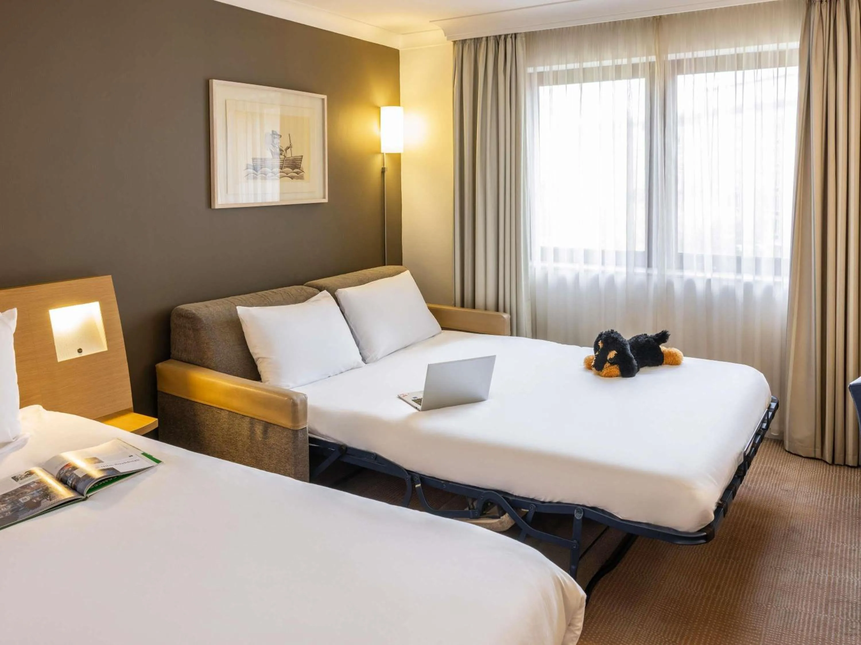 Bedroom, Bed in Novotel Bristol Centre