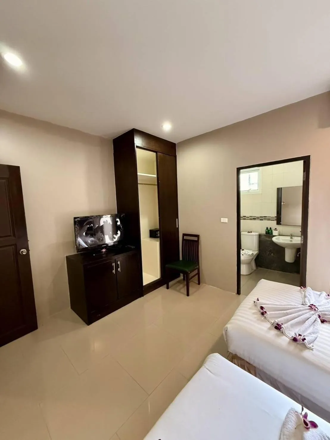 Bed in Outdoor Inn Kata Hotel