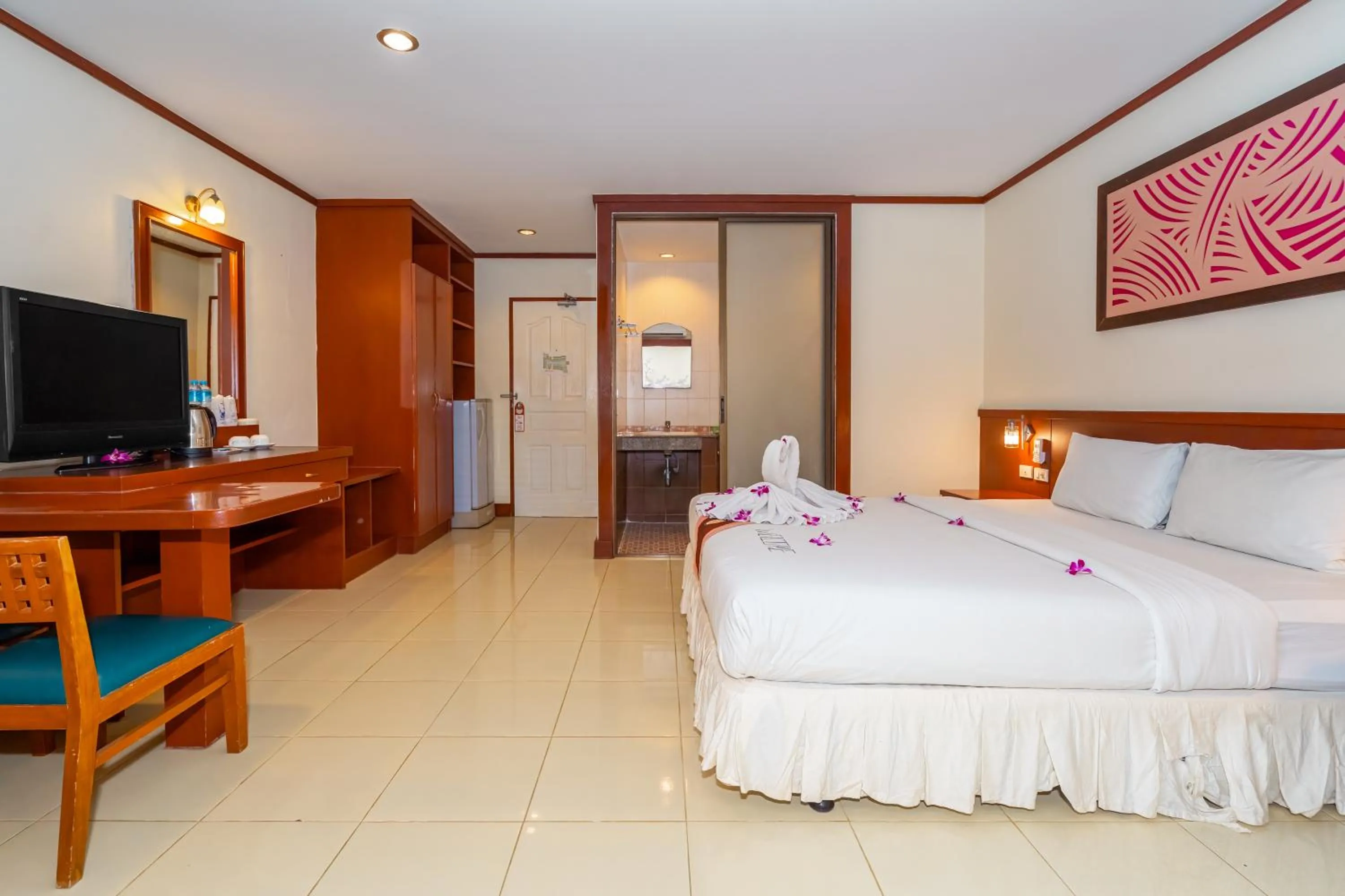 Bed in Outdoor Inn Kata Hotel