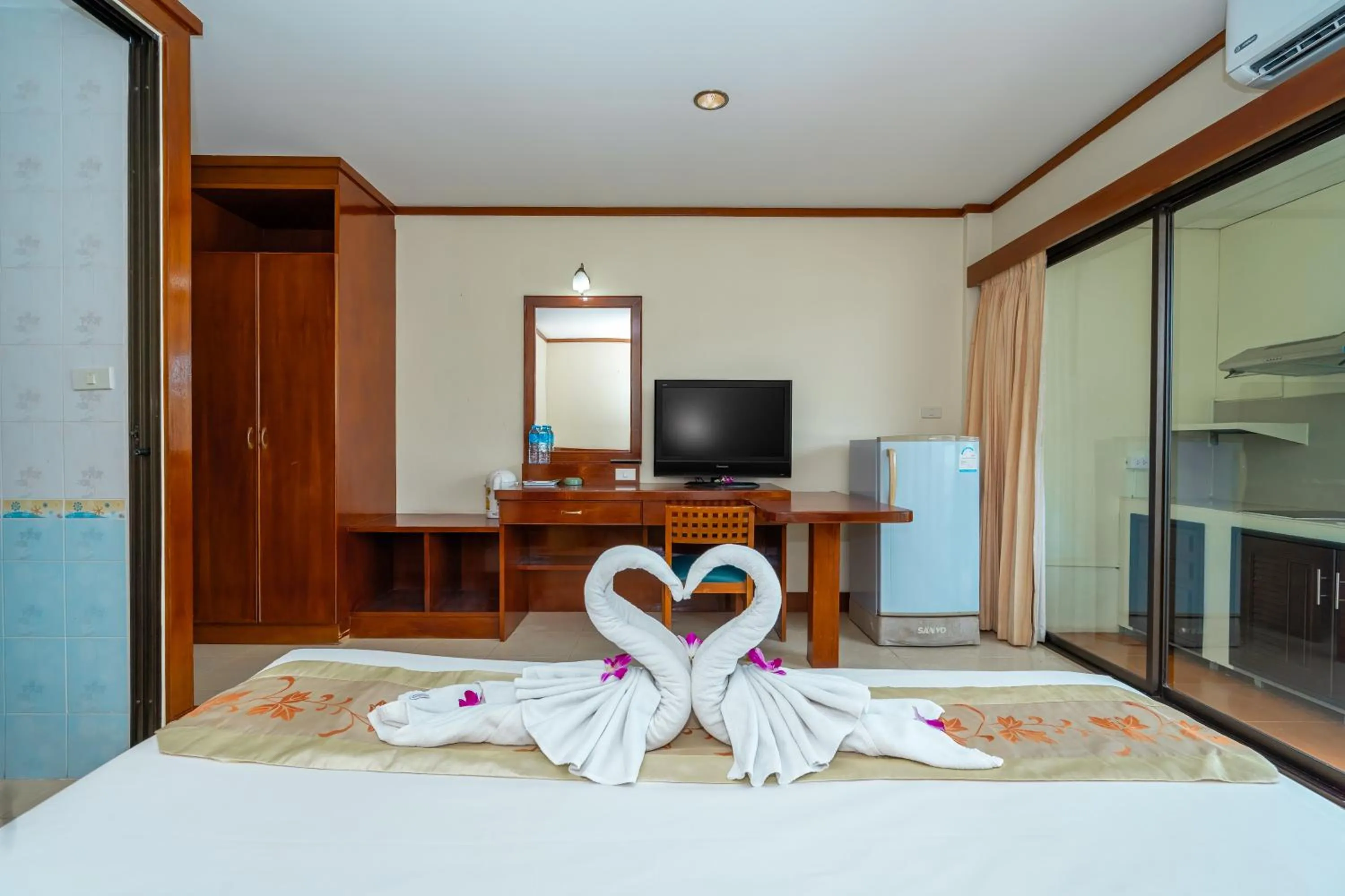 Bed in Outdoor Inn Kata Hotel