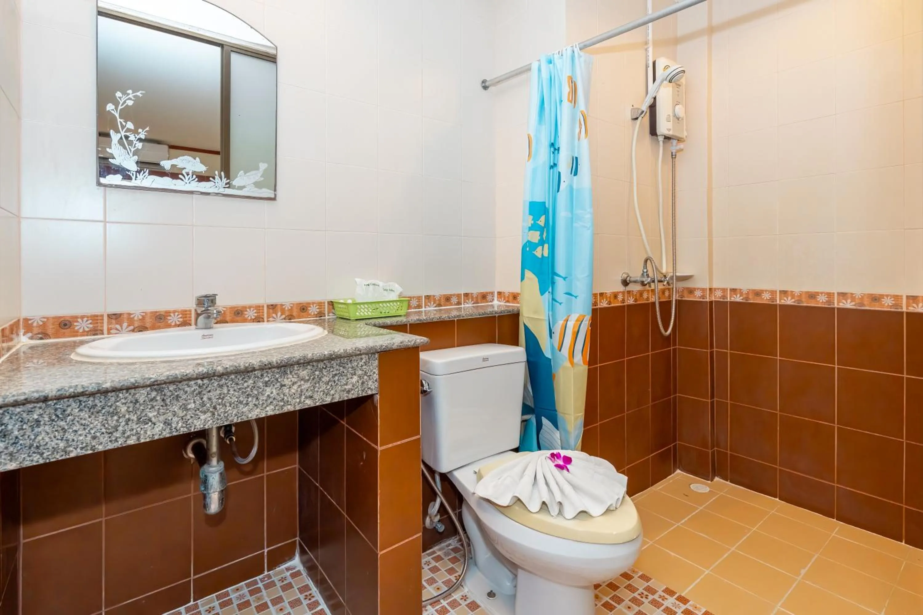 Shower in Outdoor Inn Kata Hotel