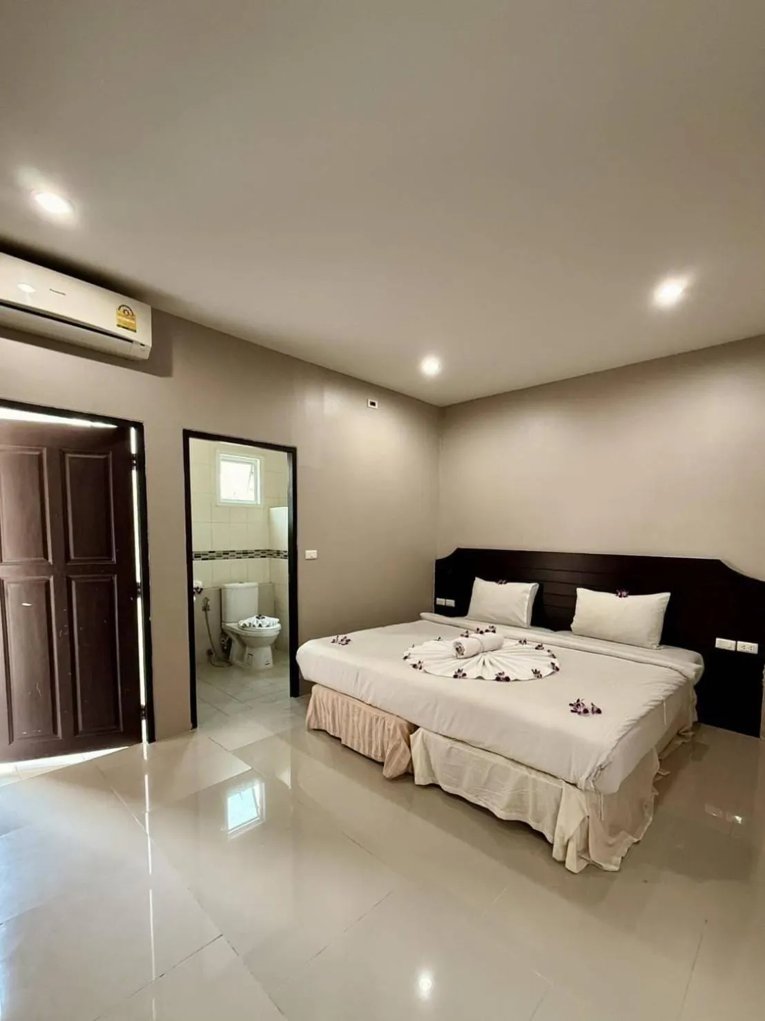 Bed in Outdoor Inn Kata Hotel