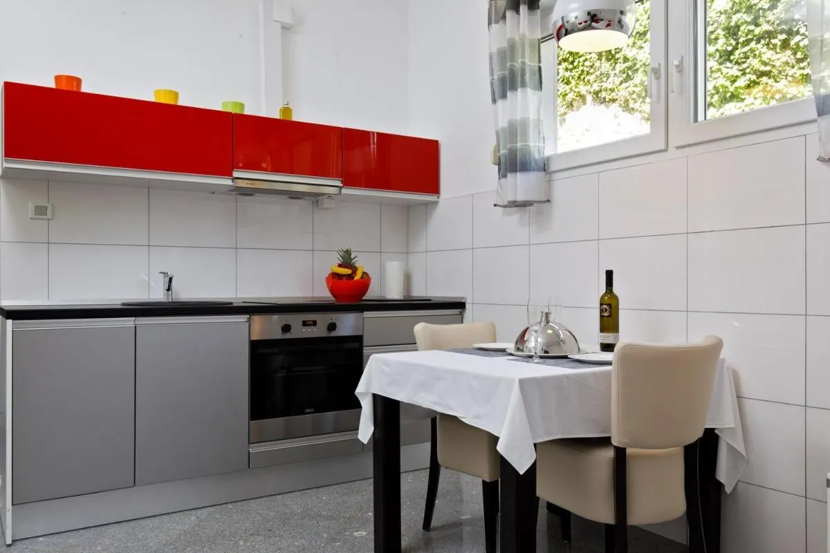 Dining area in Ark Beach Apartments