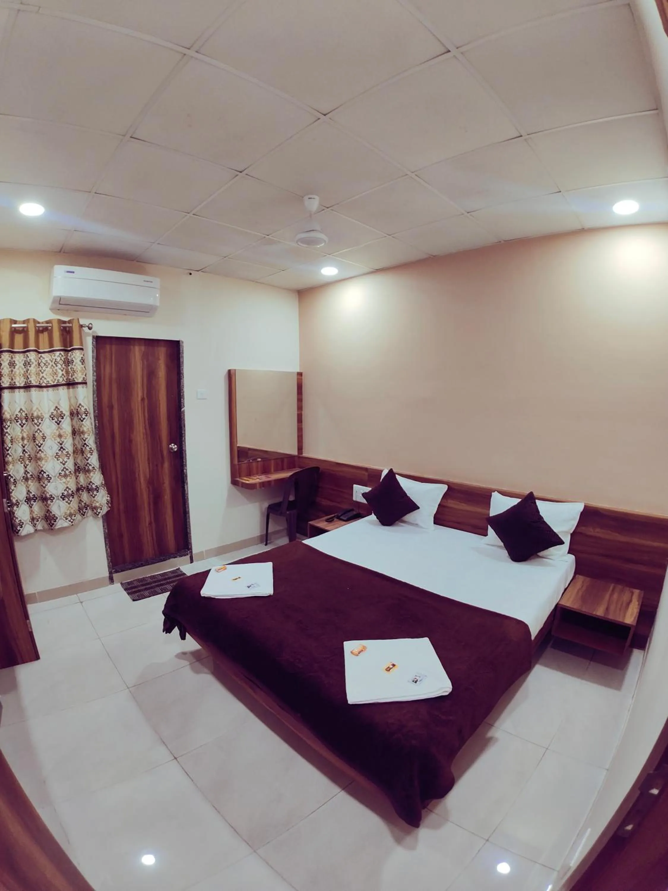 Bedroom, Bed in Hotel Samruddhi Residency