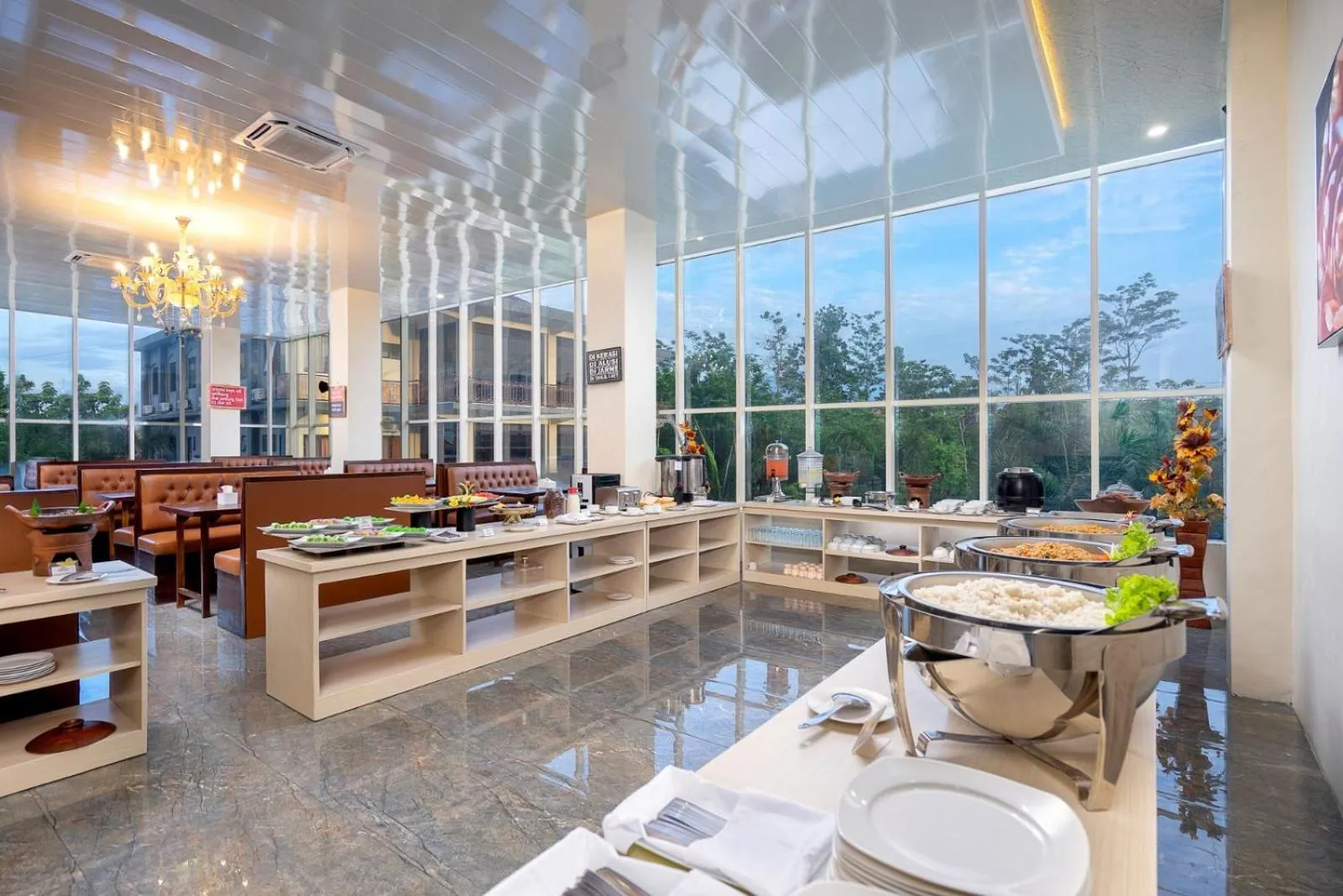 Grand Valonia Hotel Cafe & Park Jember