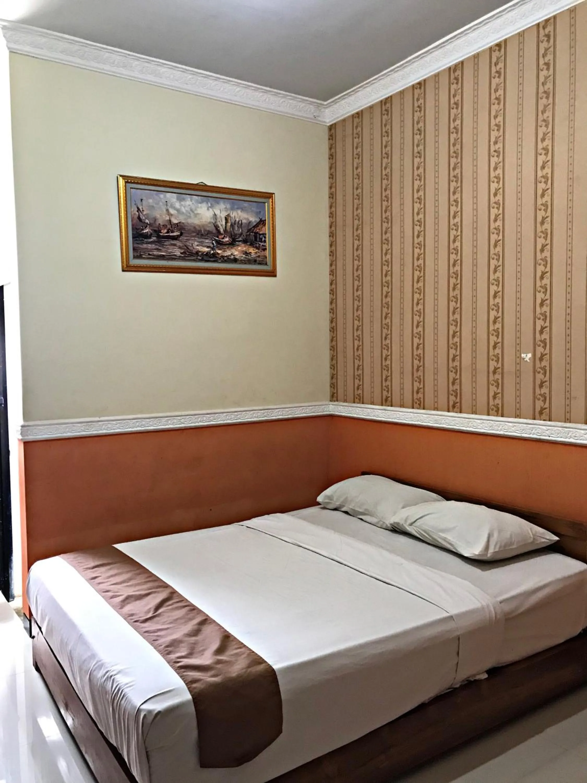 Bed in Grand Valonia Hotel Cafe & Park Jember