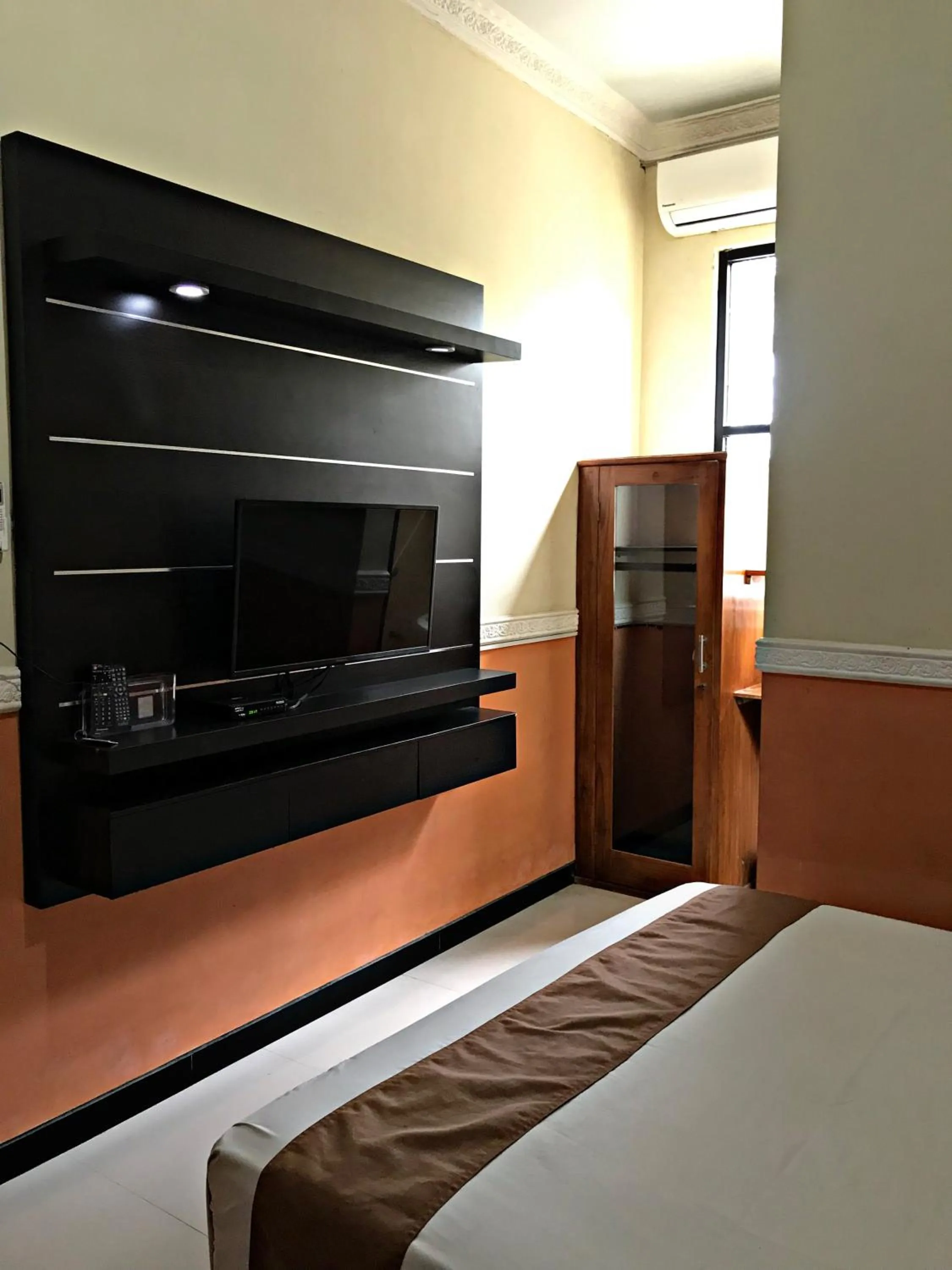 Bed in Grand Valonia Hotel Cafe & Park Jember