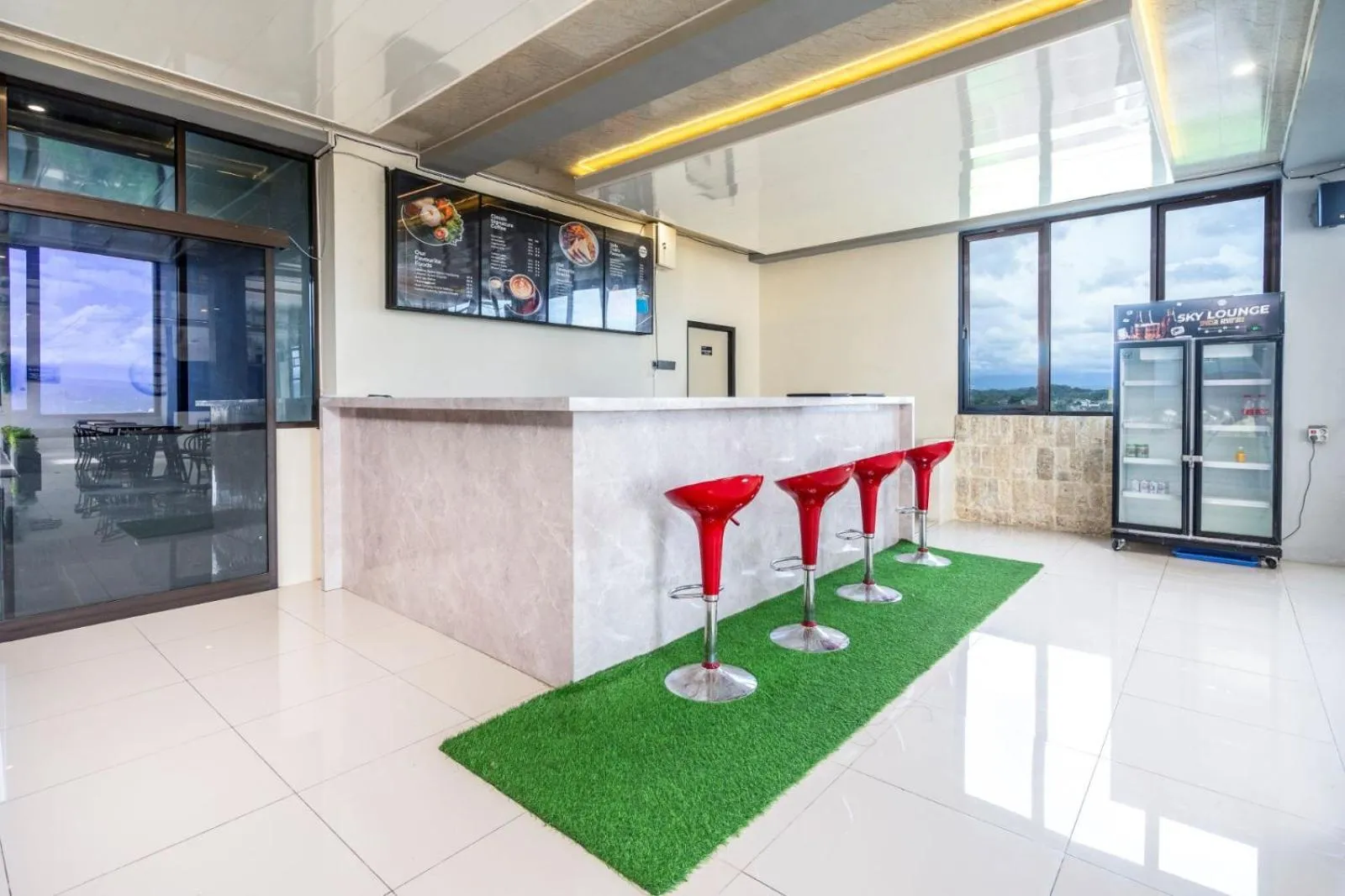 Lounge or bar in Grand Valonia Hotel Cafe & Park Jember