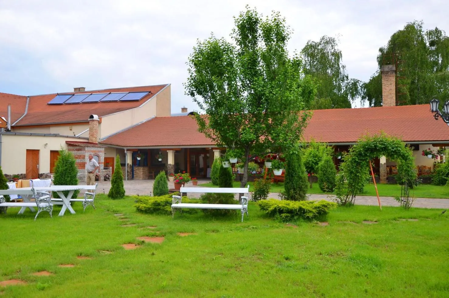 Garden in Kakukk Panzió