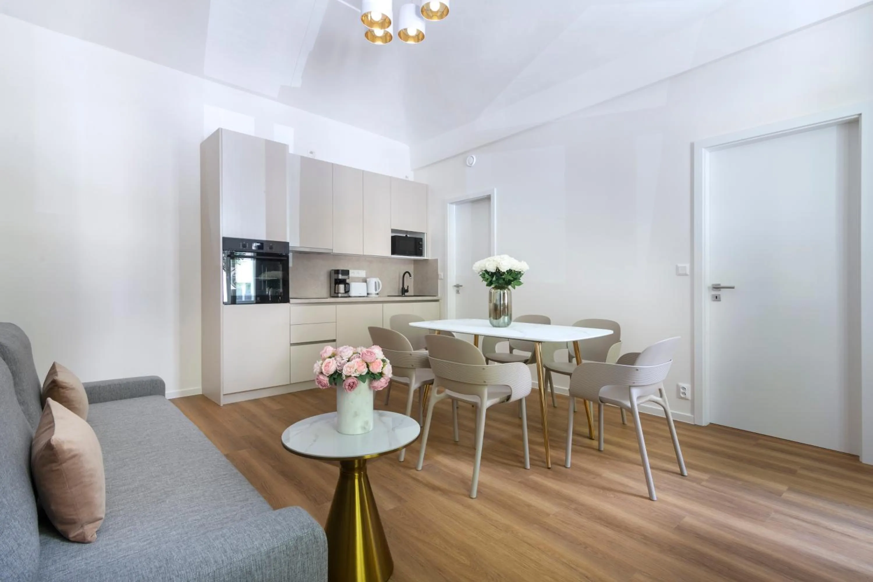 Kitchen or kitchenette in Encore Boutique Residence by Dwellfort