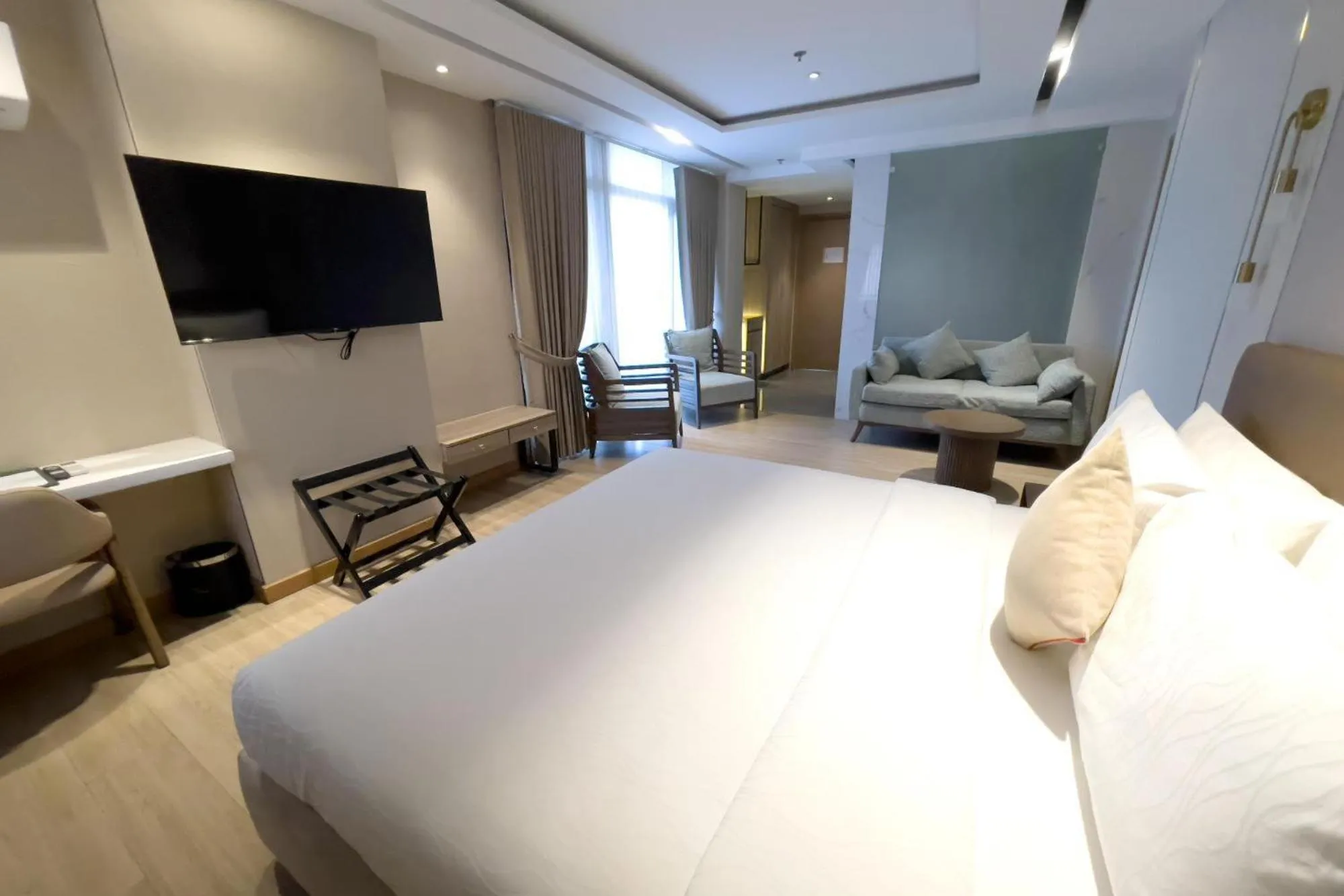 View (from property/room), Bed in Belajandro Hotel Angeles City