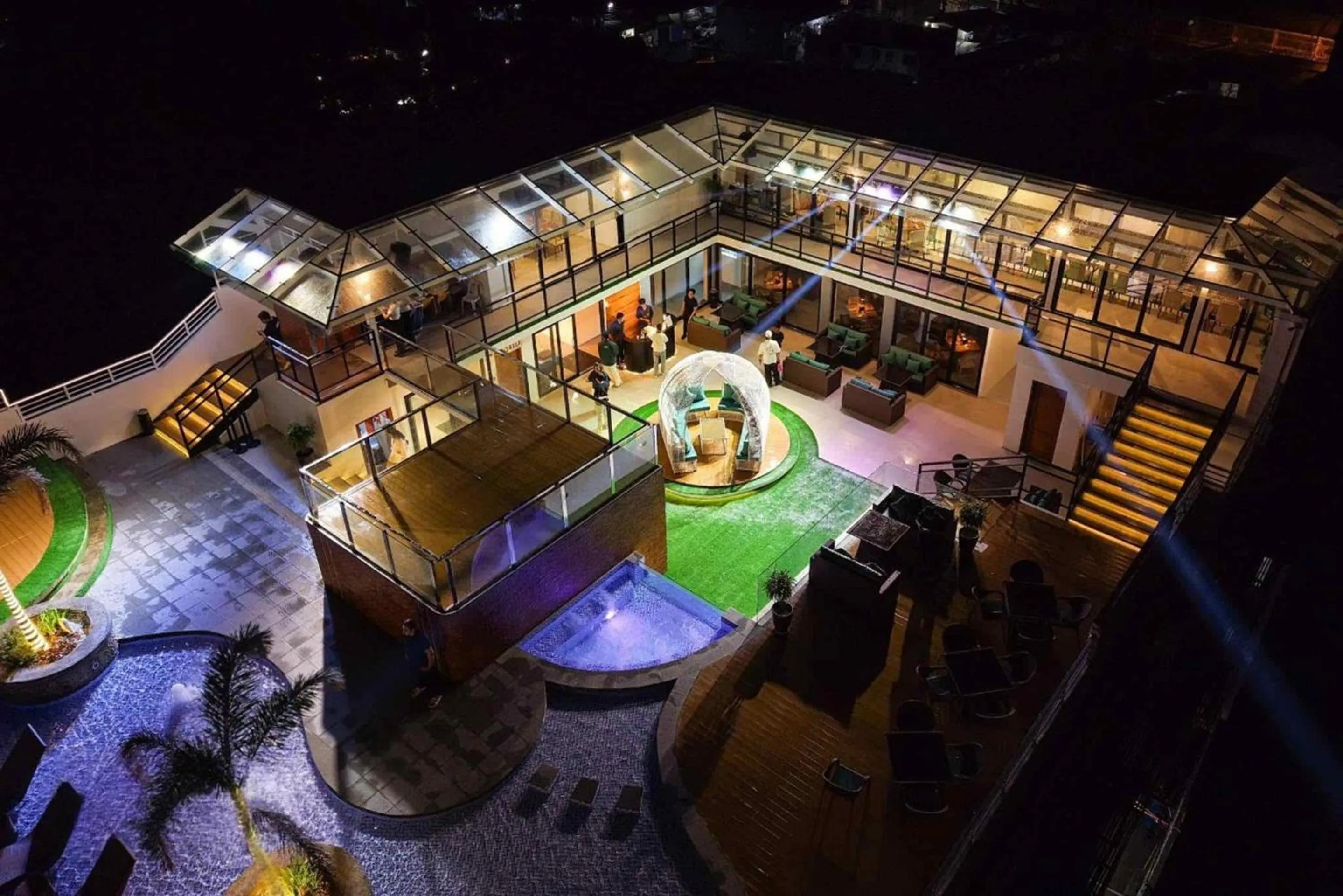 Swimming pool in Belajandro Hotel Angeles City