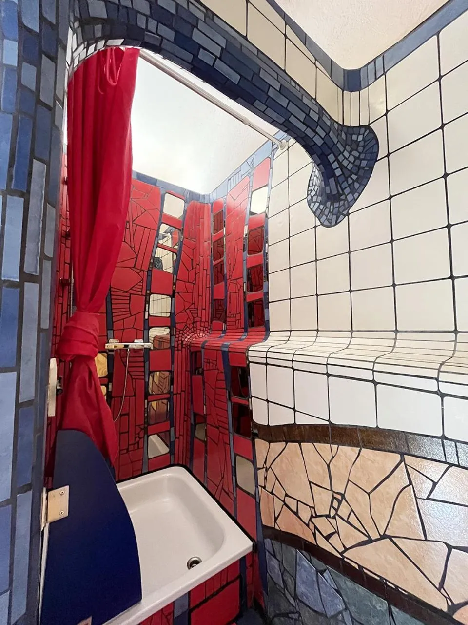 Shower in Homeplanet Hostel