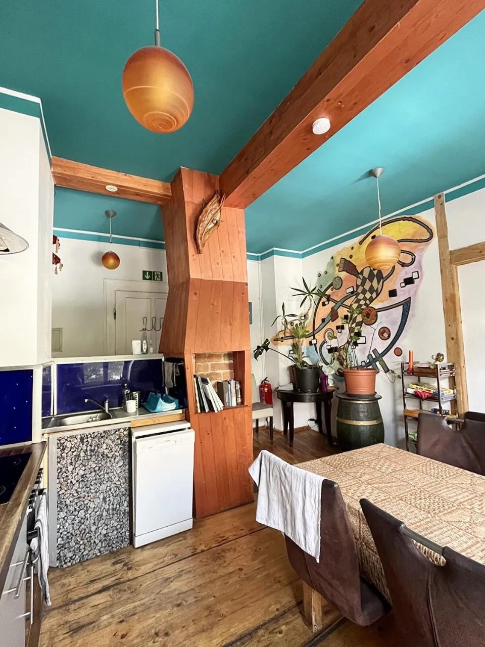 Kitchen or kitchenette in Homeplanet Hostel