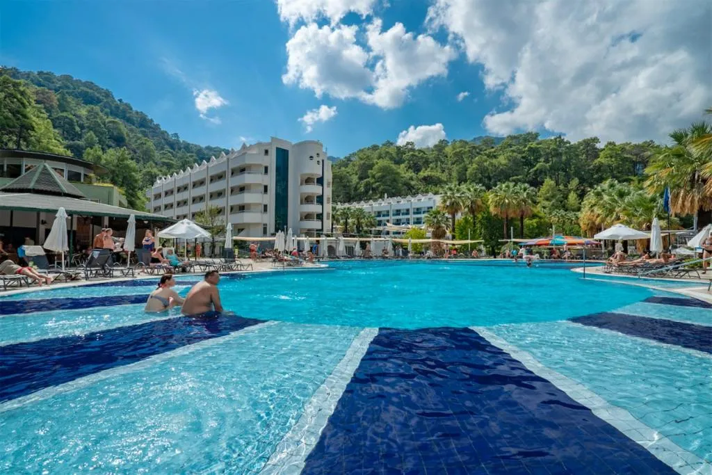 Swimming pool in Turunc Resort Hotel