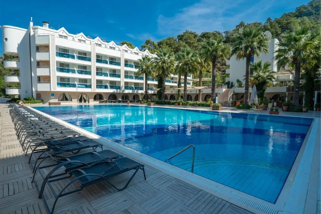 Swimming pool in Turunc Resort Hotel