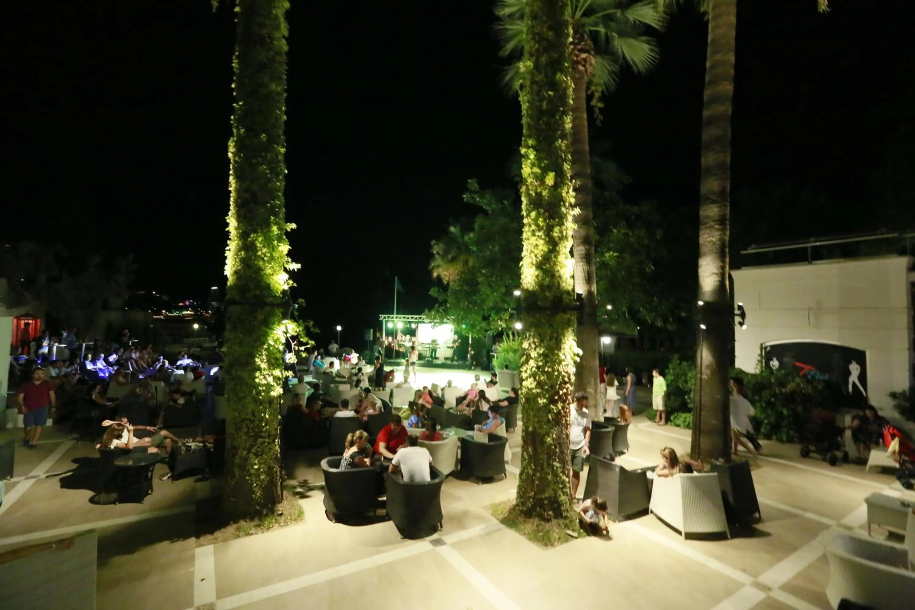 Evening entertainment in Turunc Resort Hotel