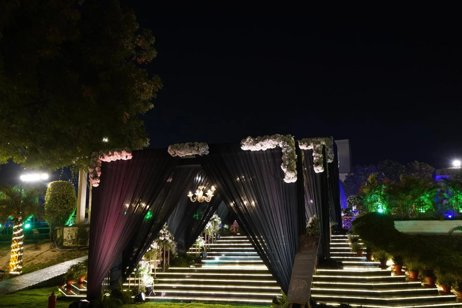 Banquet/Function facilities in Bel-La Monde Hotel NH8 at 6km from IGI Airport Delhi