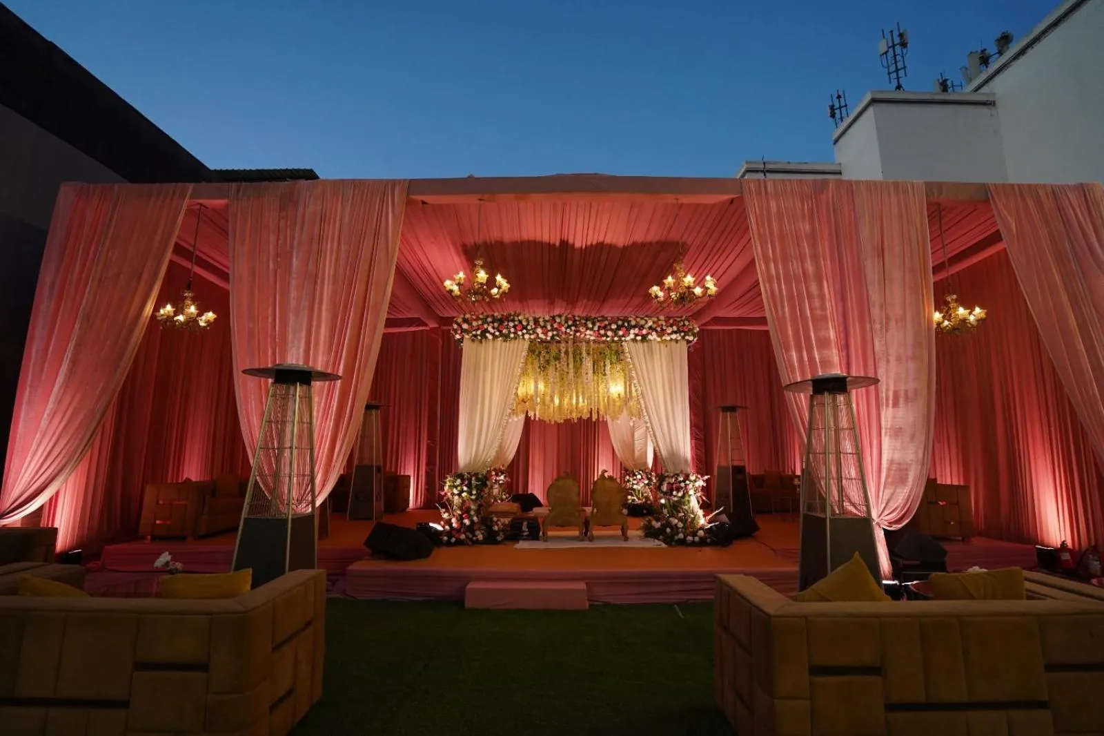 Banquet/Function facilities in Bel-La Monde Hotel NH8 at 6km from IGI Airport Delhi