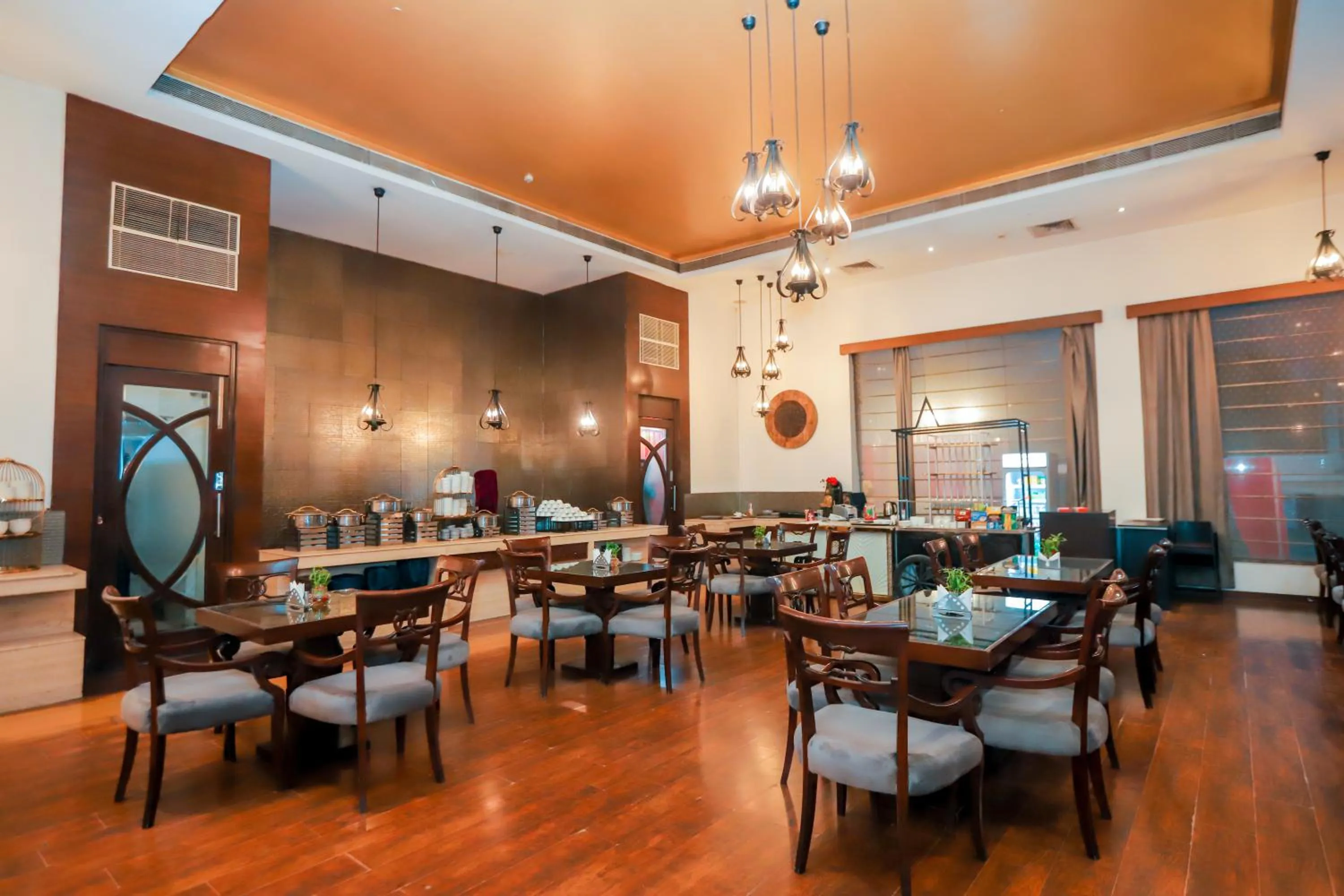 Restaurant/places to eat in Bel-La Monde Hotel NH8 at 6km from IGI Airport Delhi