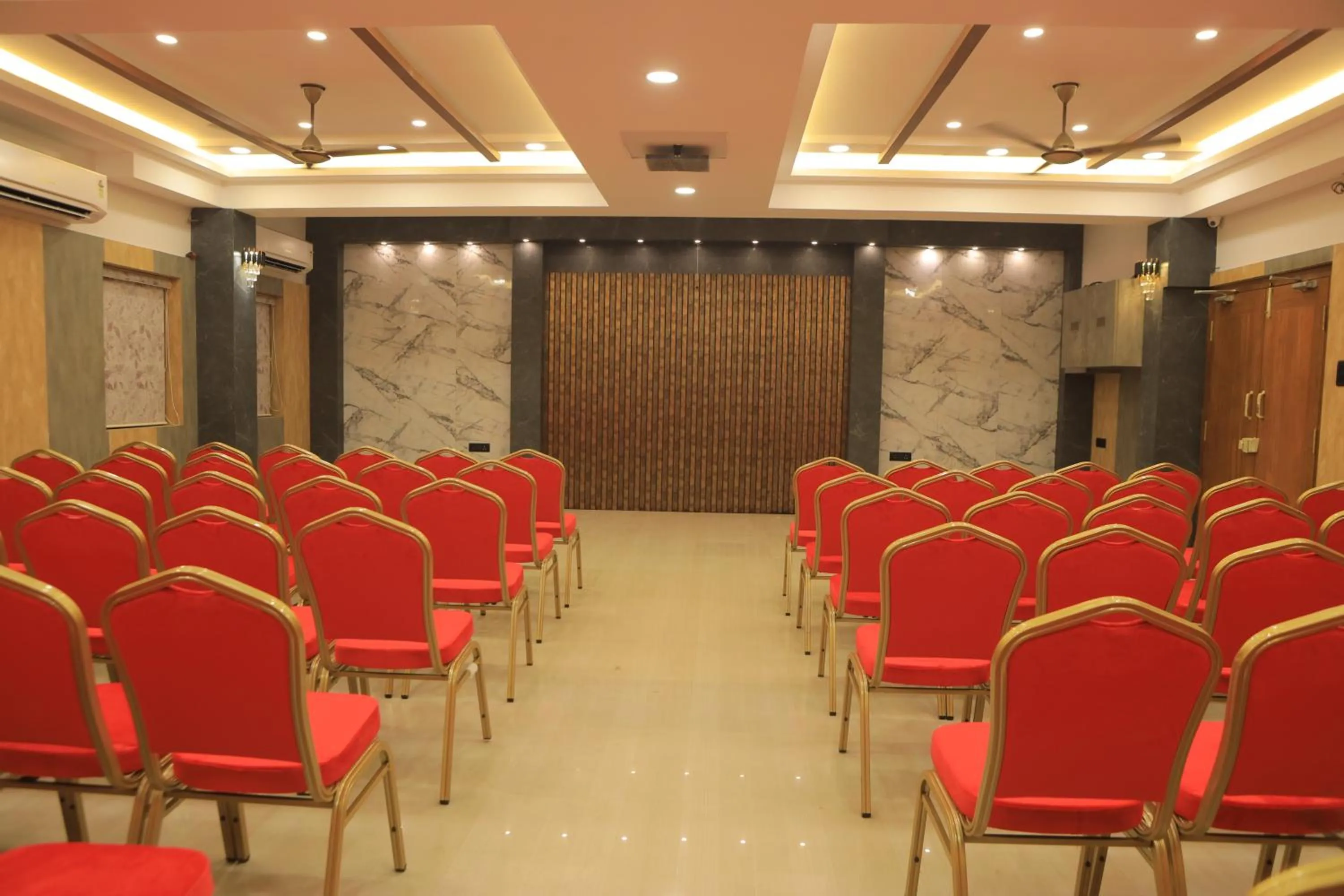 Business facilities in KANS ONE - Hotel & Banquets