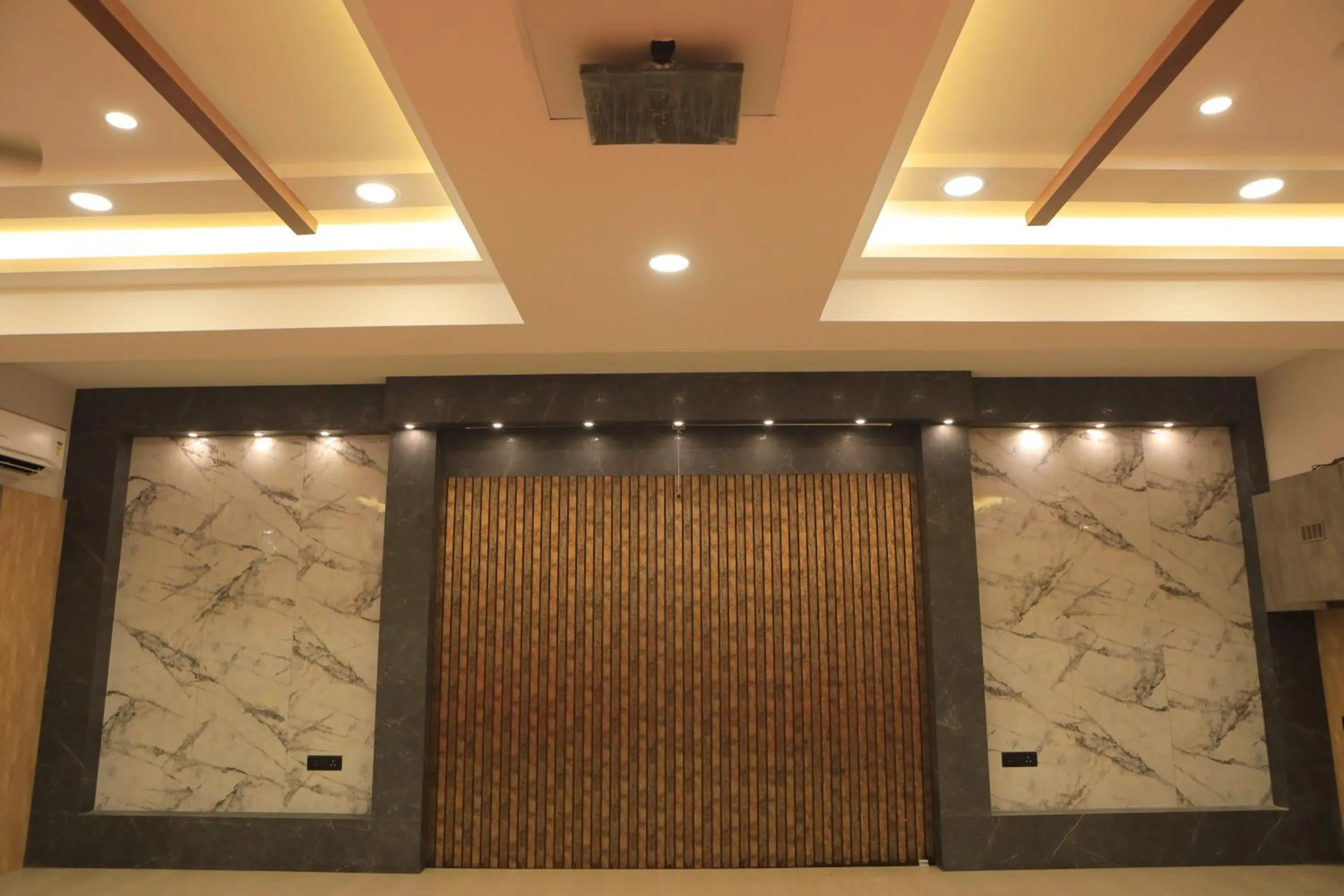 Banquet/Function facilities in KANS ONE - Hotel & Banquets