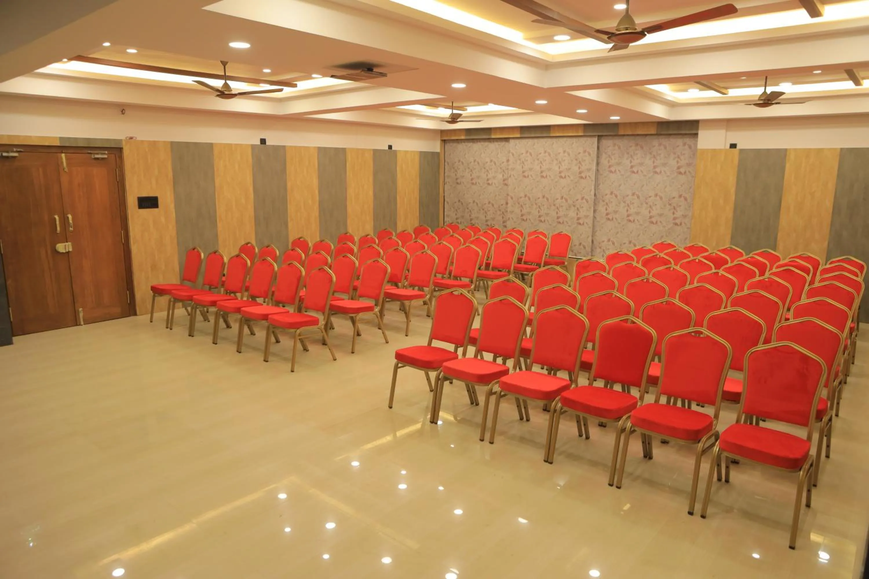 Business facilities in KANS ONE - Hotel & Banquets
