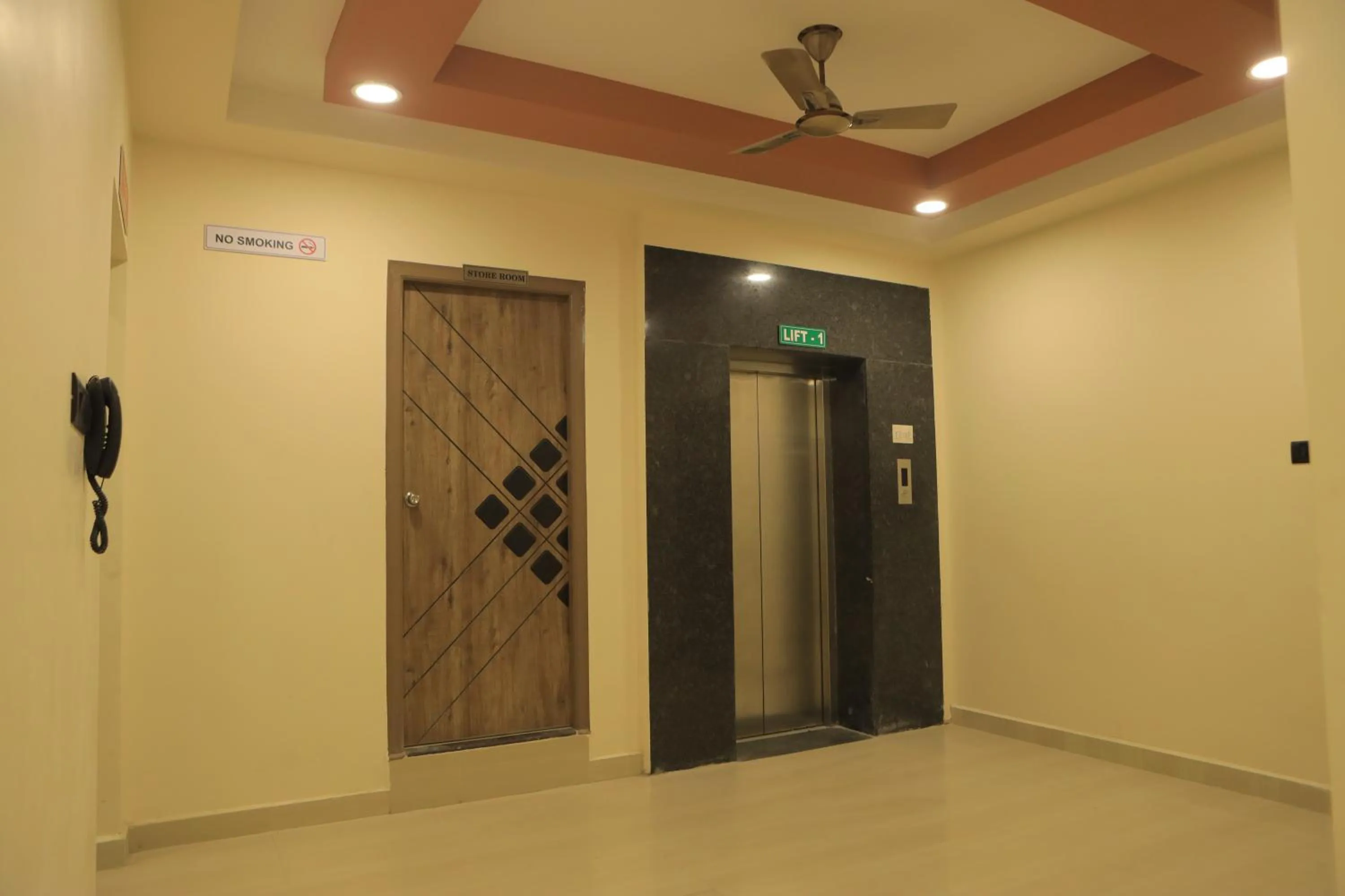 elevator in KANS ONE - Hotel & Banquets