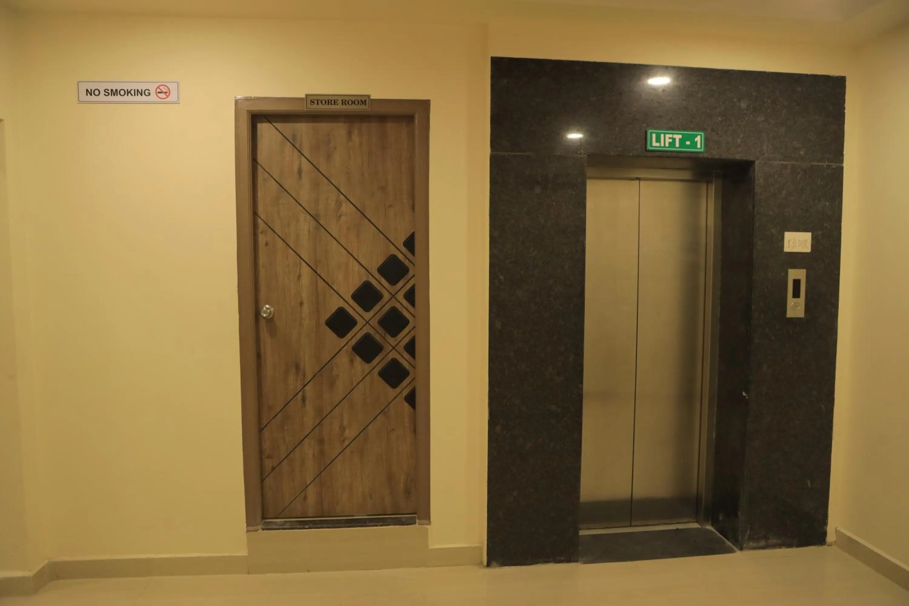 elevator in KANS ONE - Hotel & Banquets