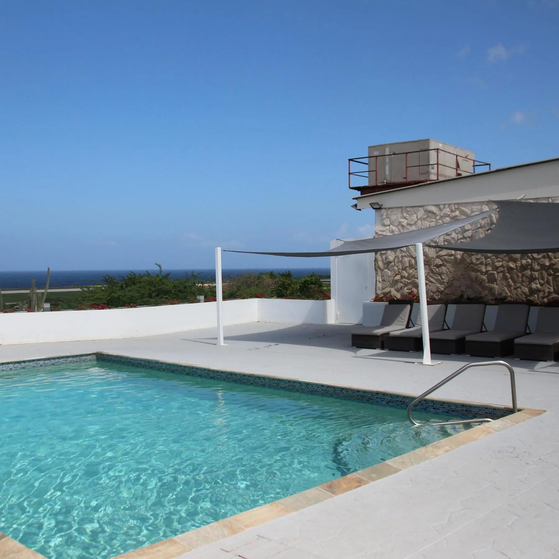 Swimming pool in Curacao Airport Hotel