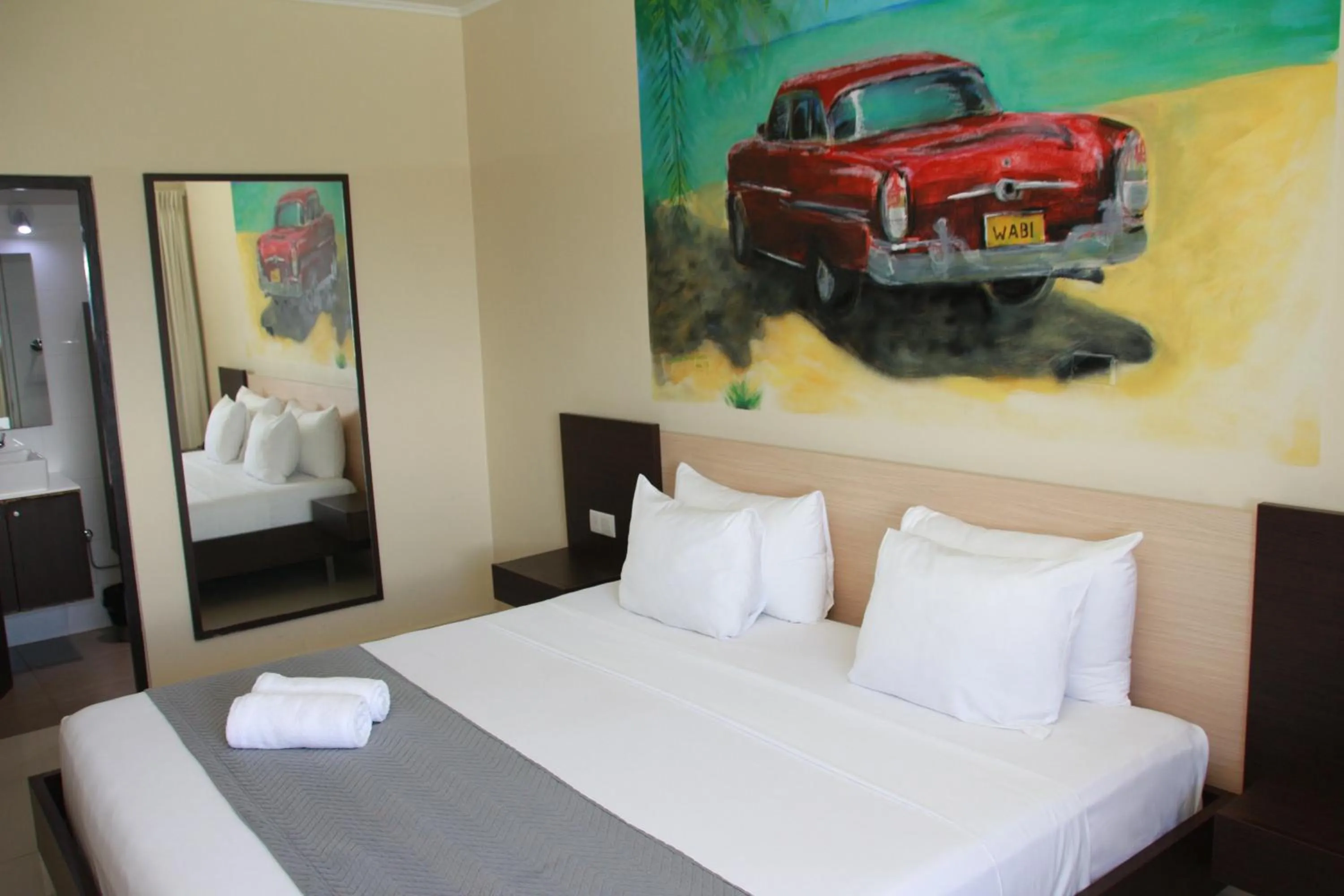 Bedroom, Bed in Curacao Airport Hotel