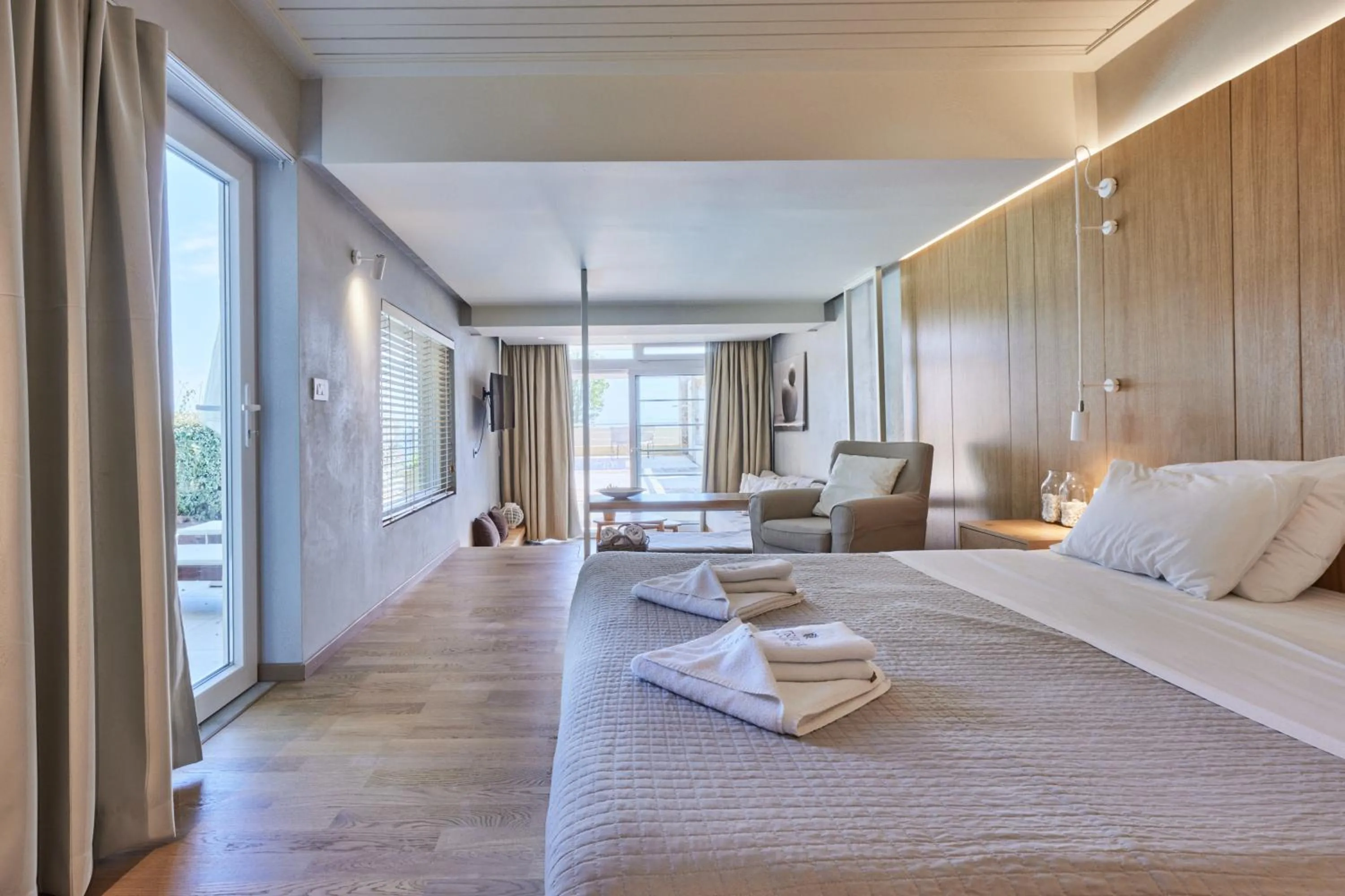 Property building, Bed in Atrium Hotel