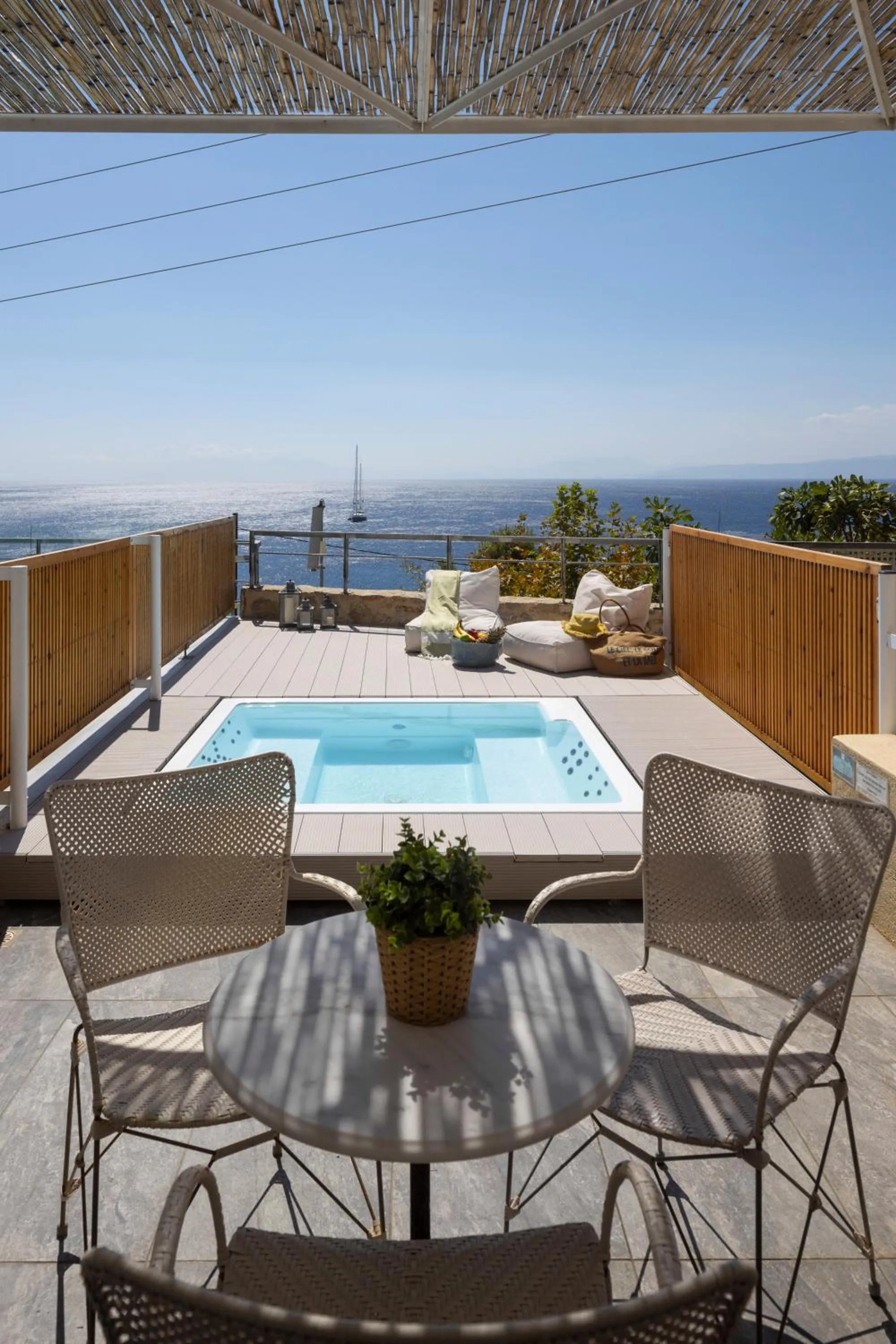 Area and facilities in Atrium Hotel