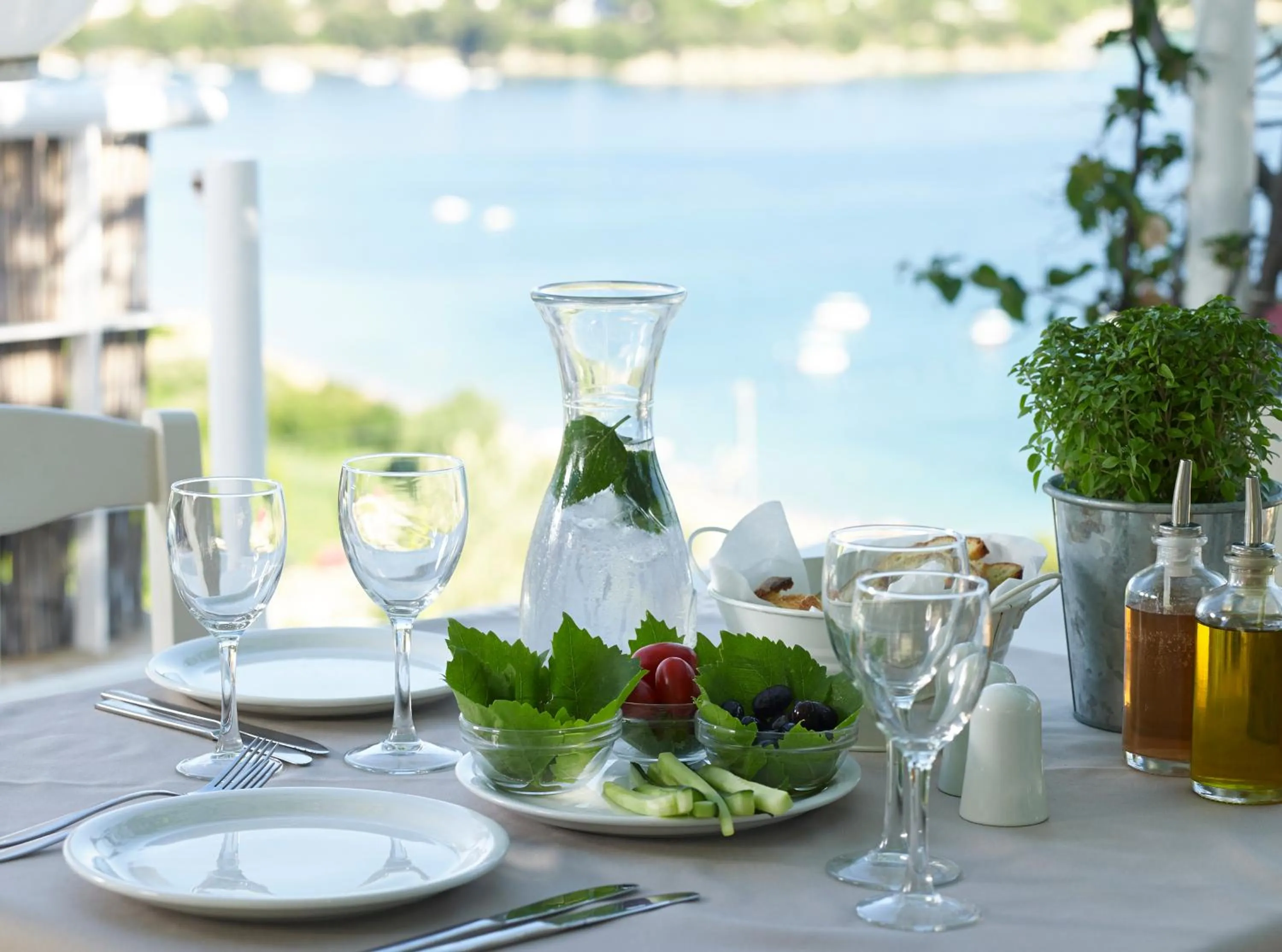 Restaurant/places to eat in Atrium Hotel