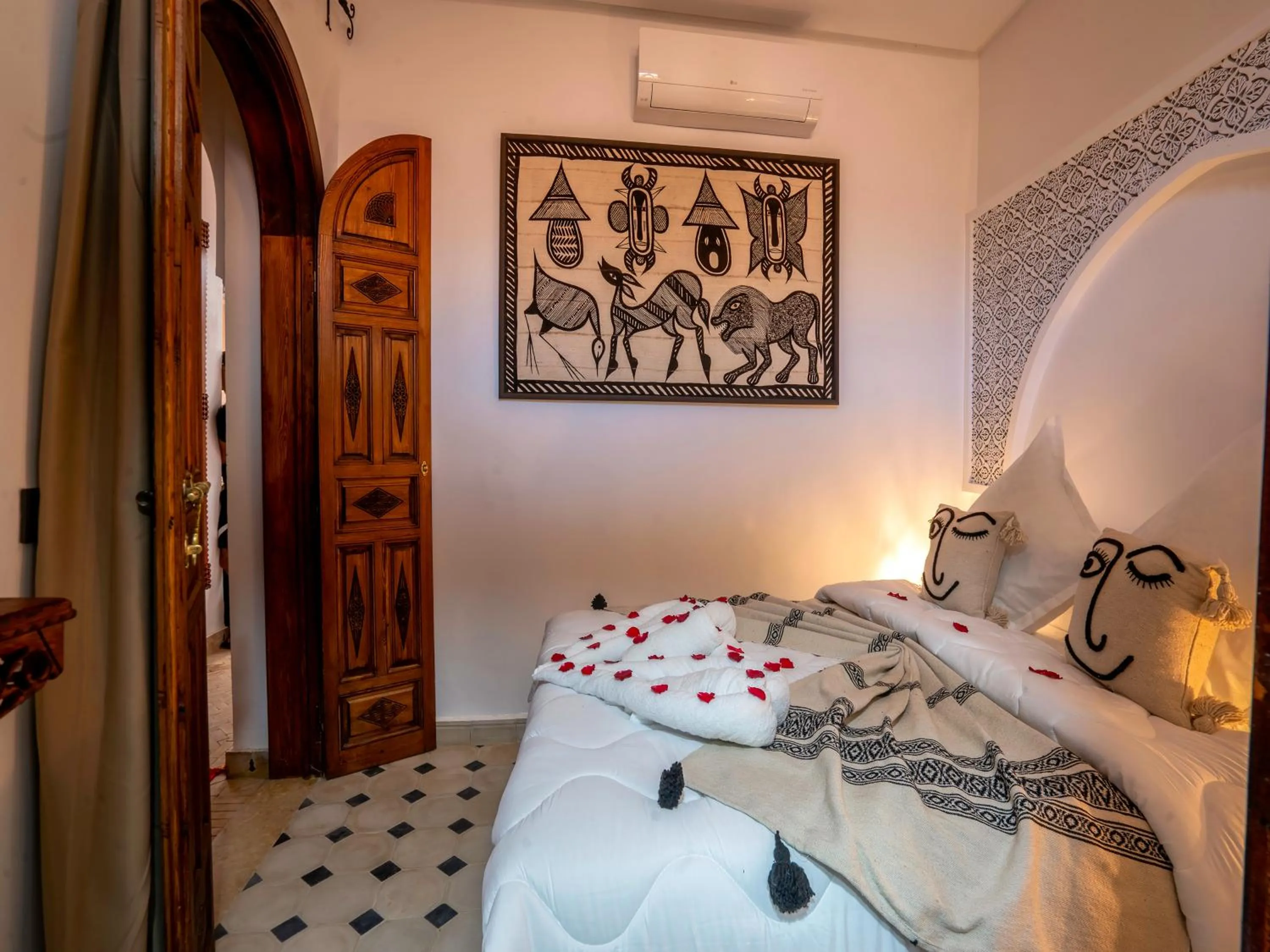 Decorative detail, Bed in Riad Le Nid De Fatima