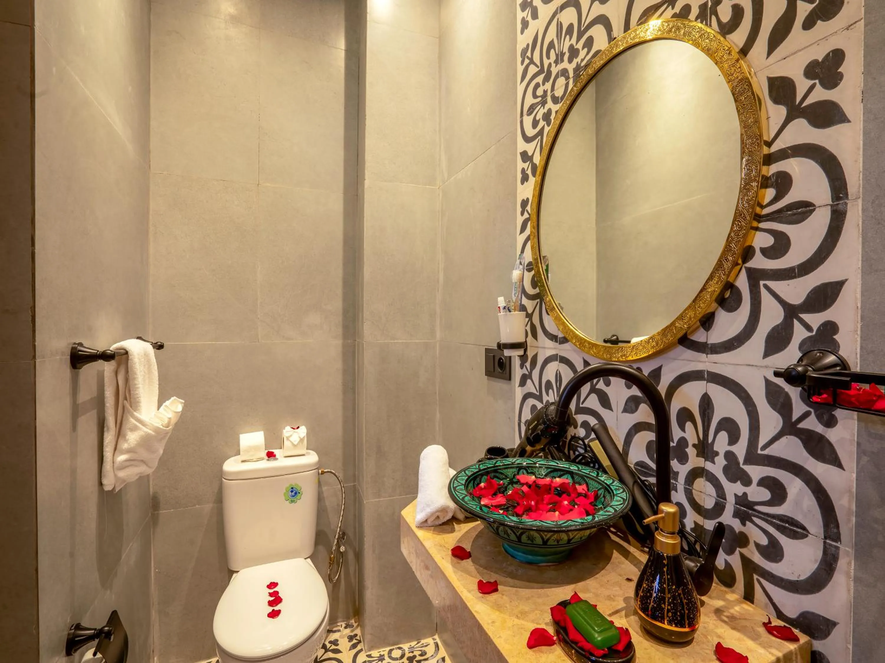 Shower in Riad Le Nid De Fatima