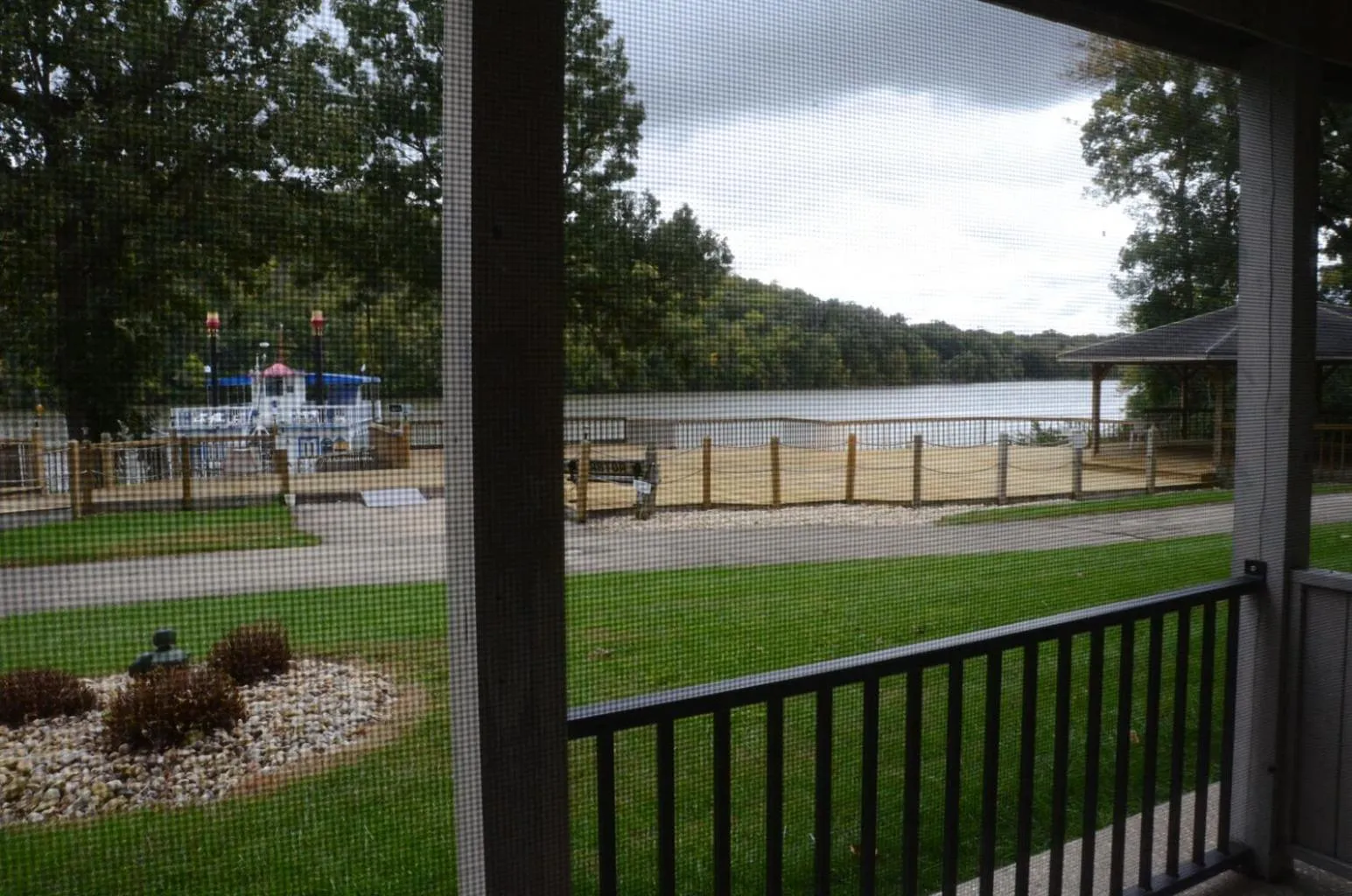 Balcony/Terrace in Paddle Wheel Inn