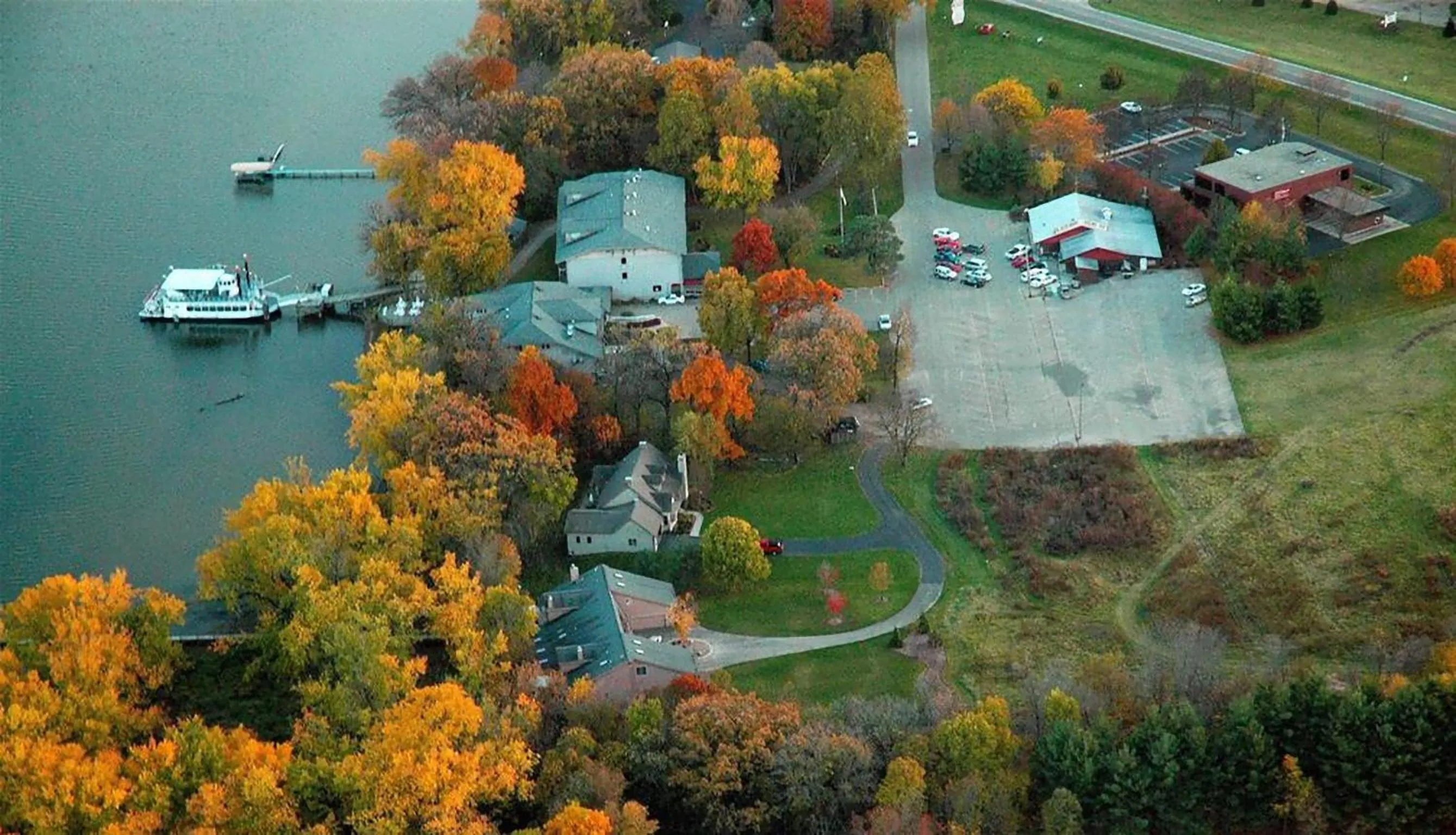 Property building in Paddle Wheel Inn