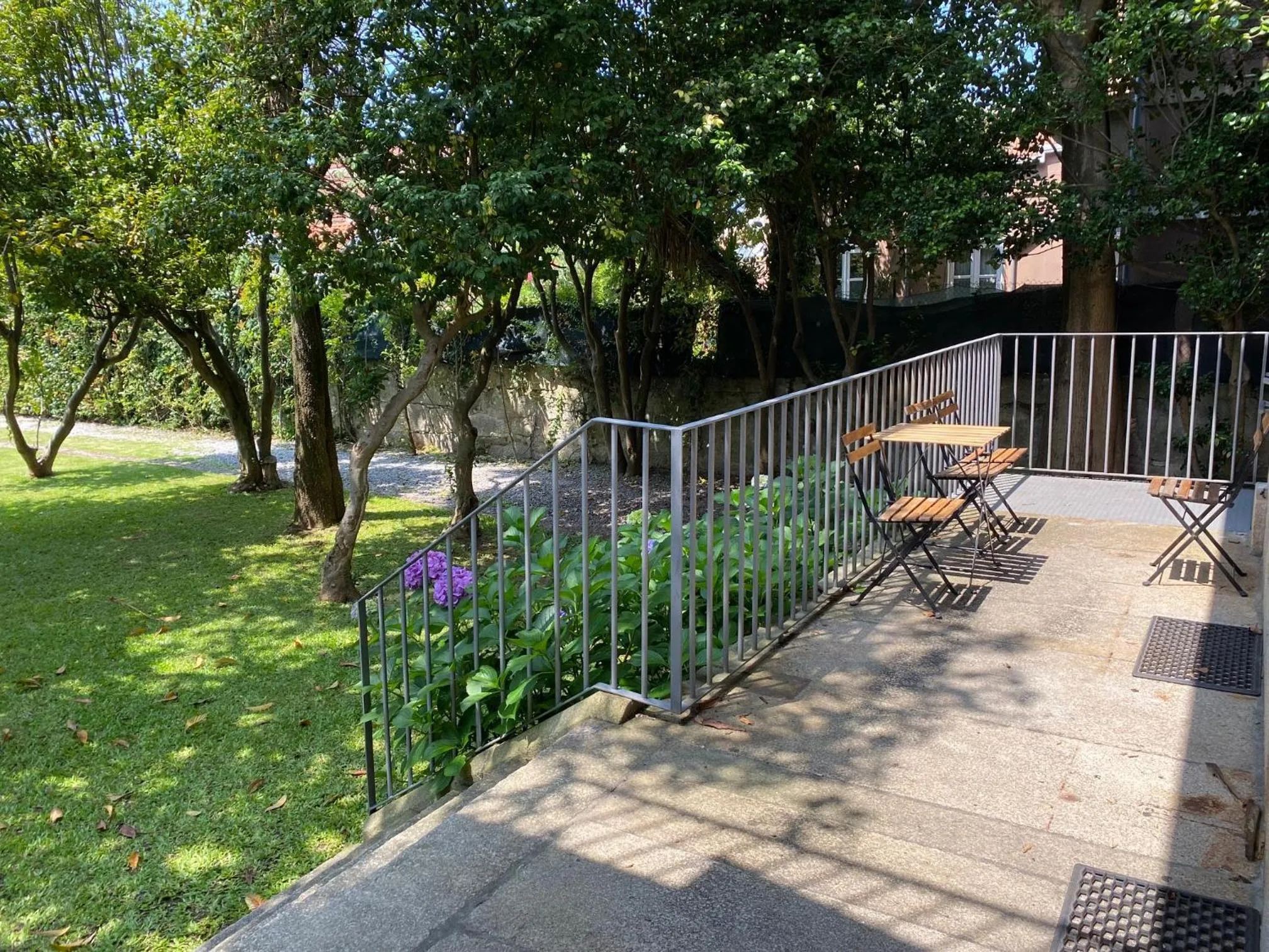 Garden view in Koolhouse Porto