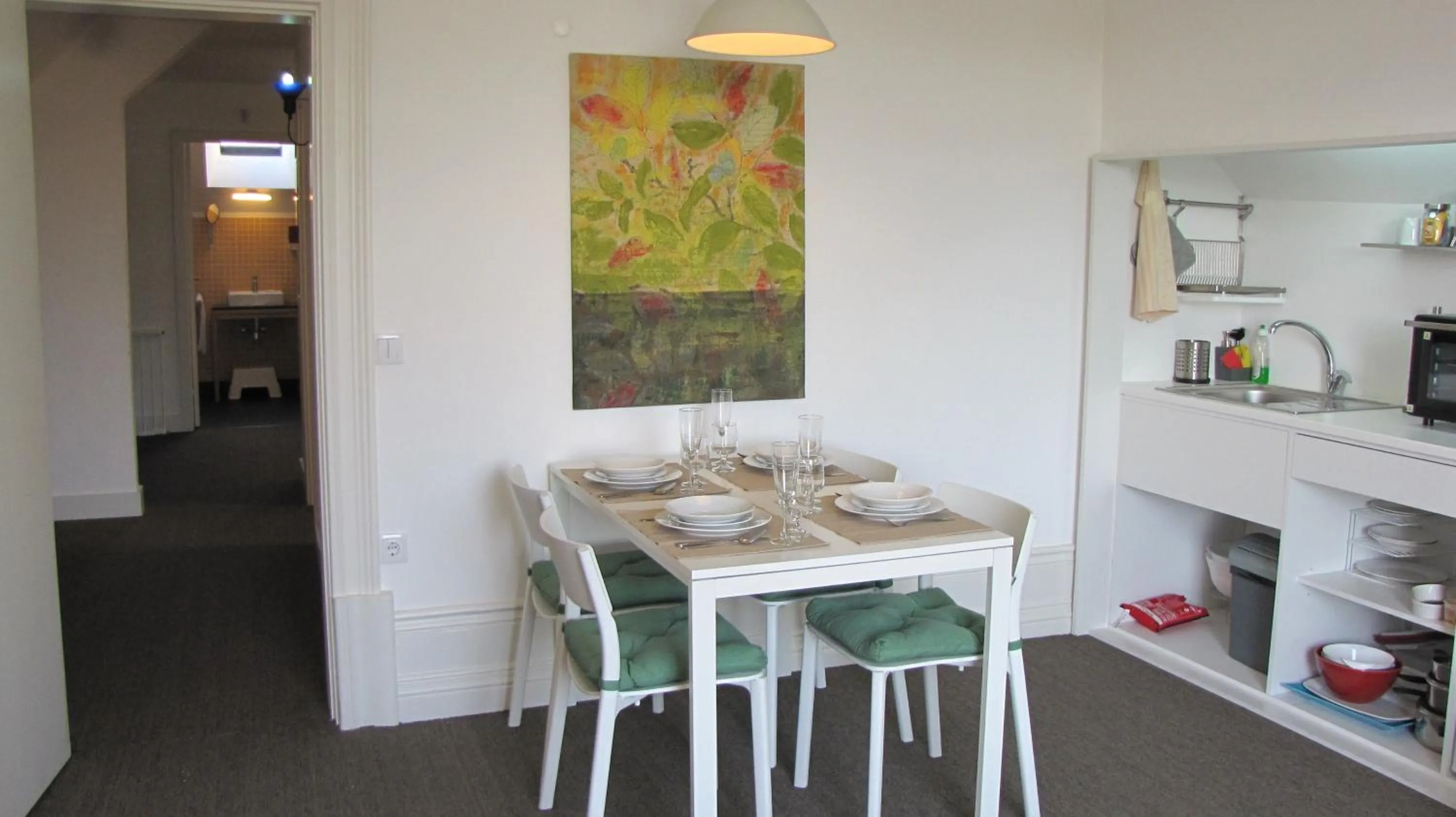 Dining area in Koolhouse Porto