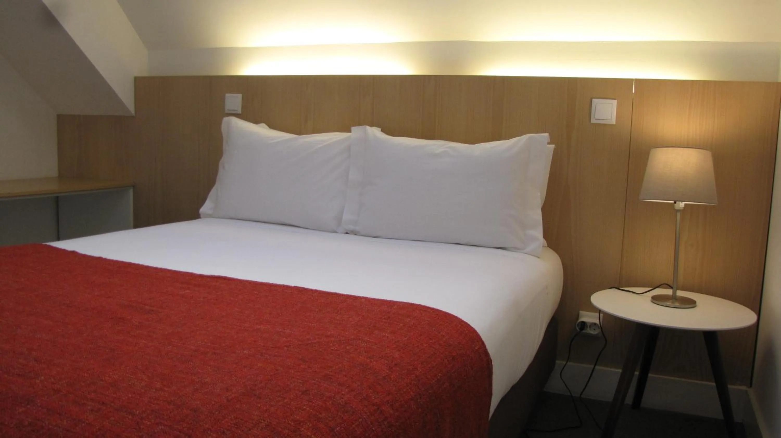 Bed in Koolhouse Porto