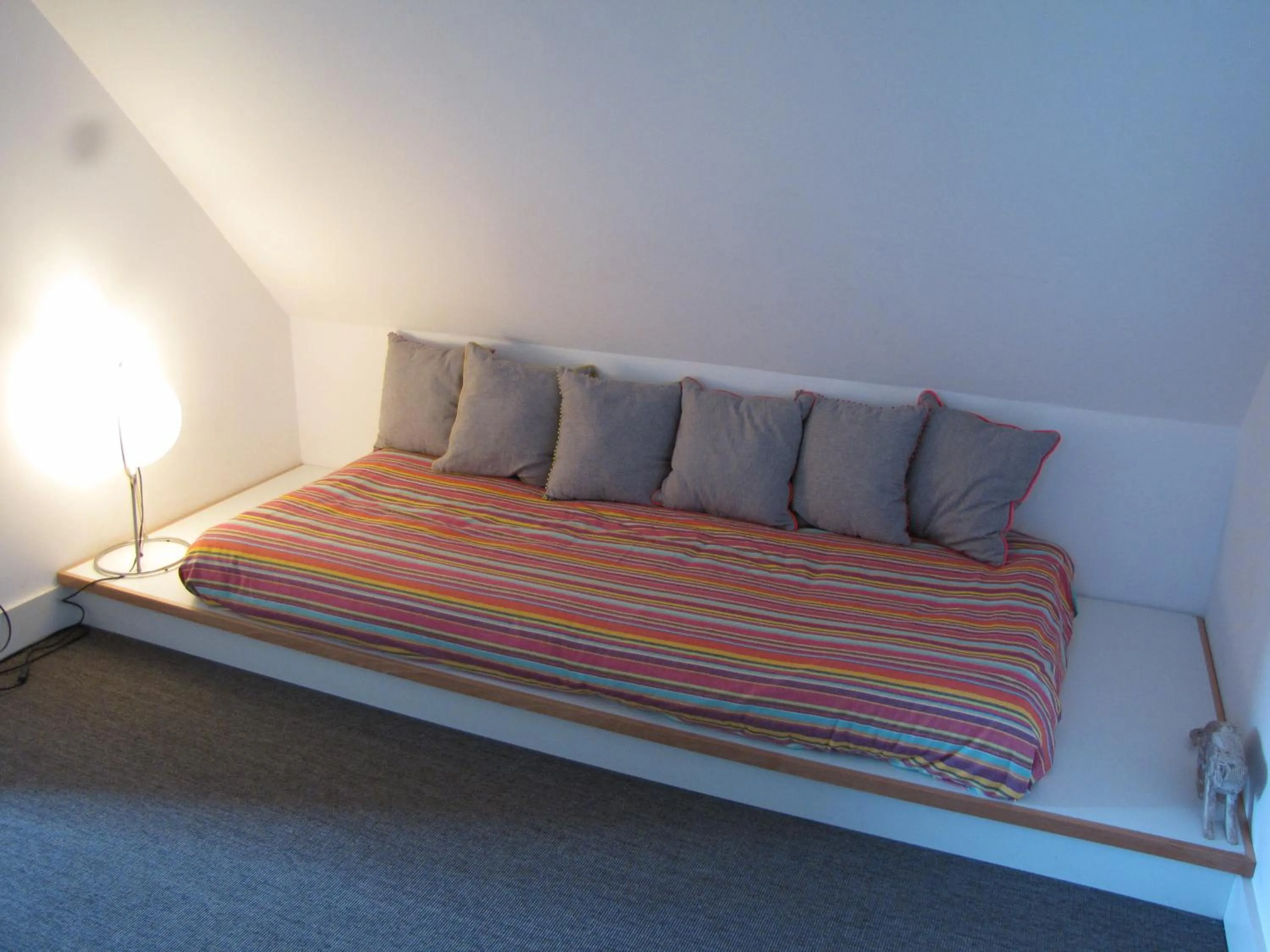 Seating area, Bed in Koolhouse Porto