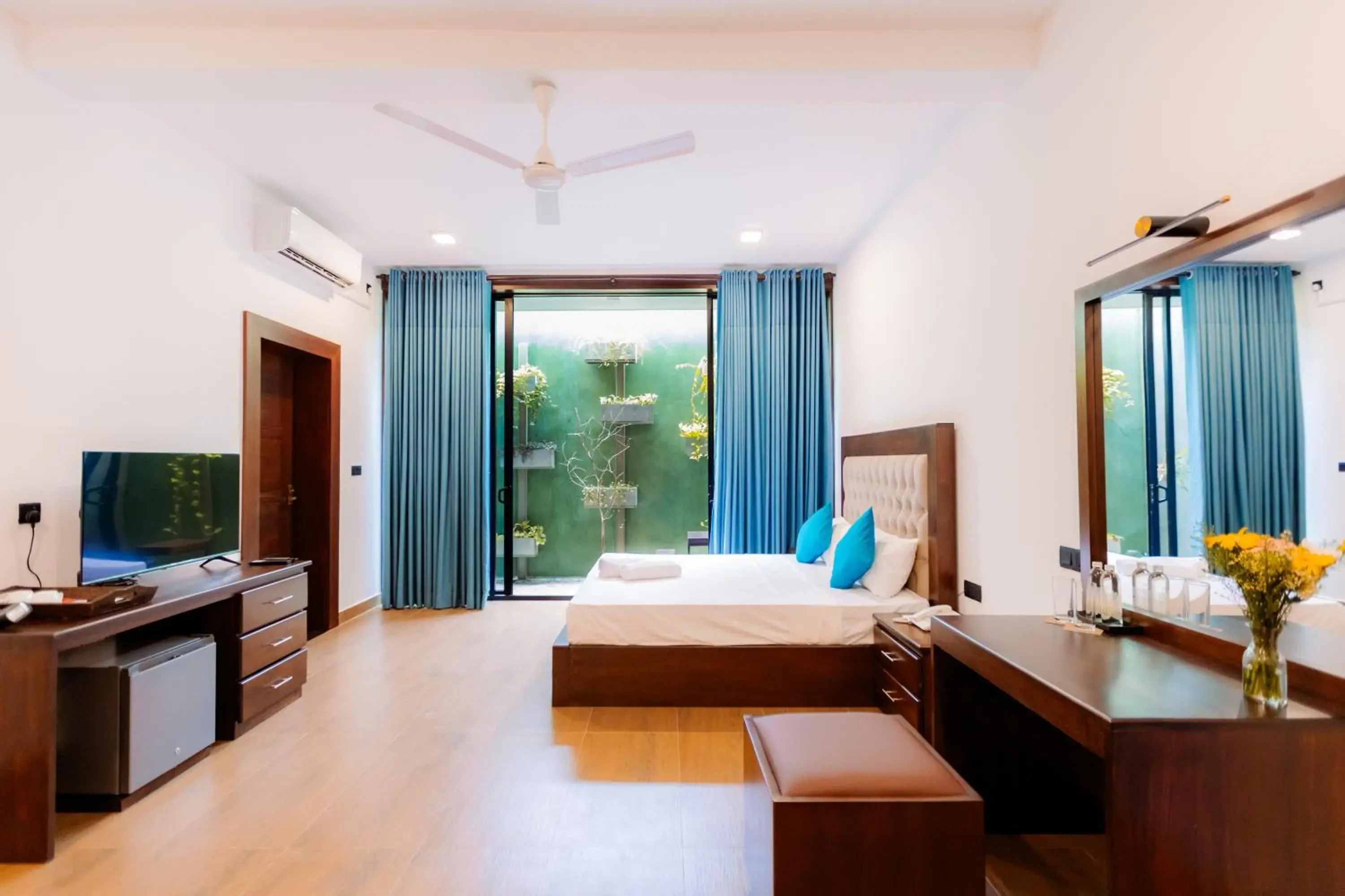 Superior King Room in KADUPUL By Serenity Superior King Room in KADUPUL By Serenity