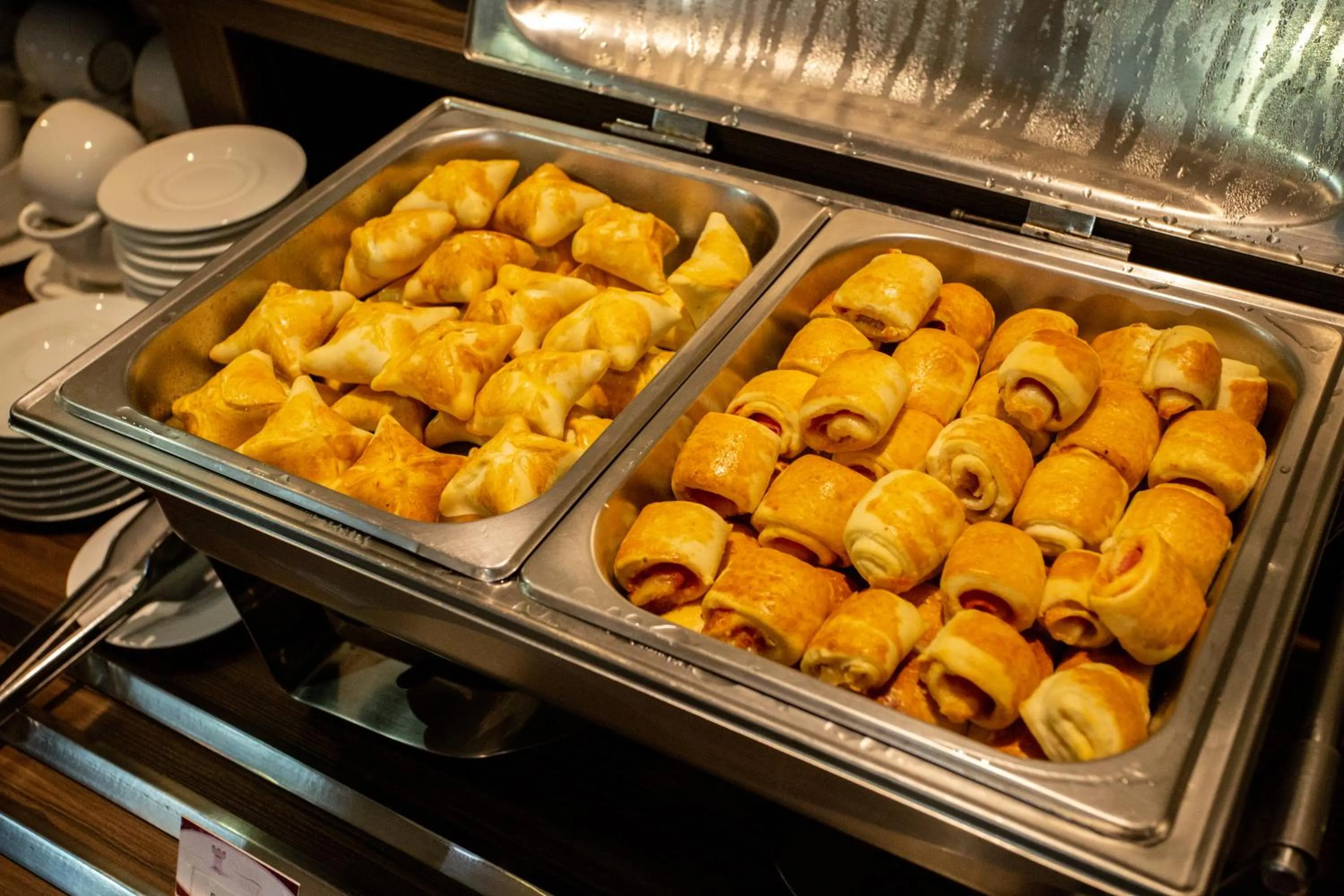 Buffet breakfast in Carlton Plaza Torre