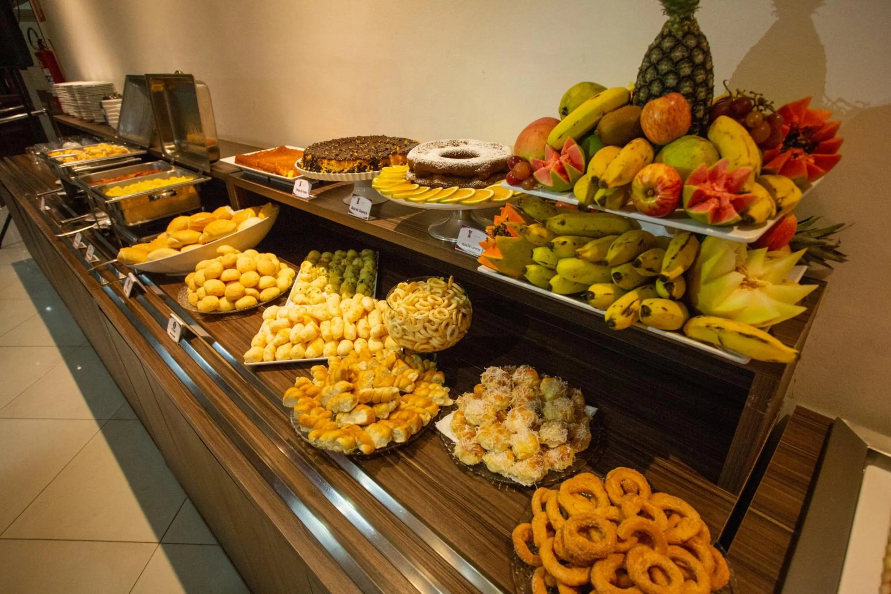 Food in Carlton Plaza Torre