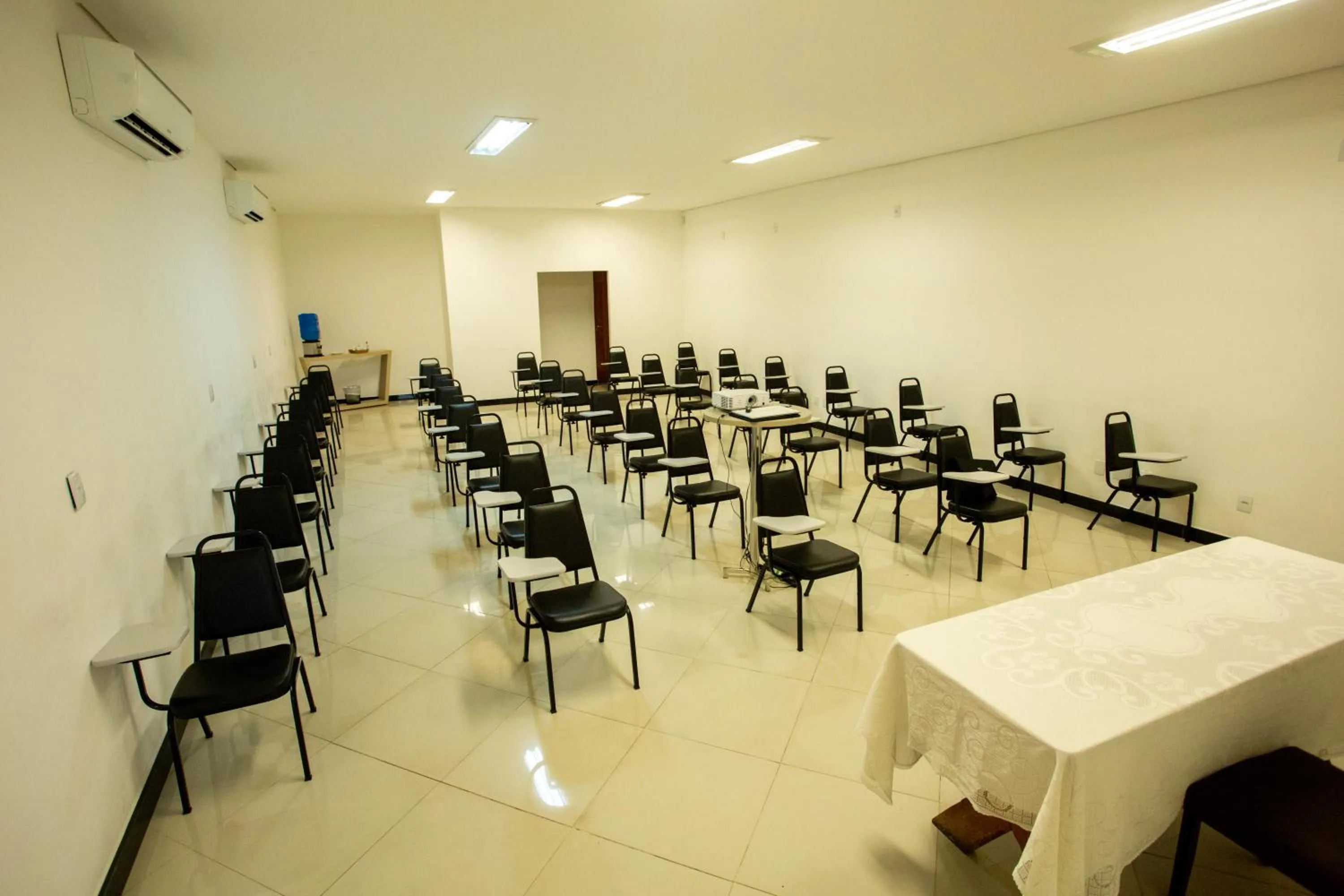 Meeting/conference room in Carlton Plaza Torre