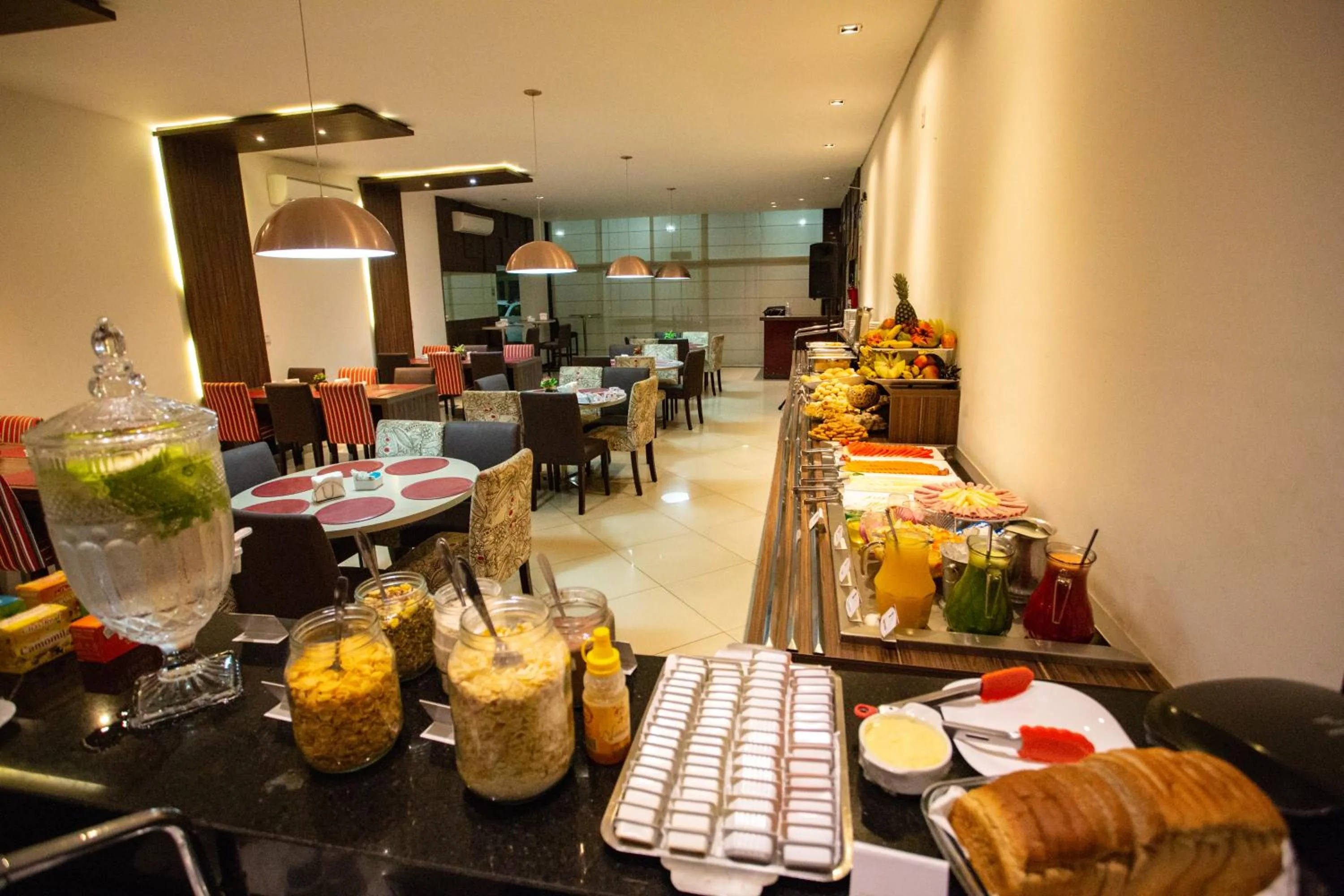 Restaurant/places to eat in Carlton Plaza Torre