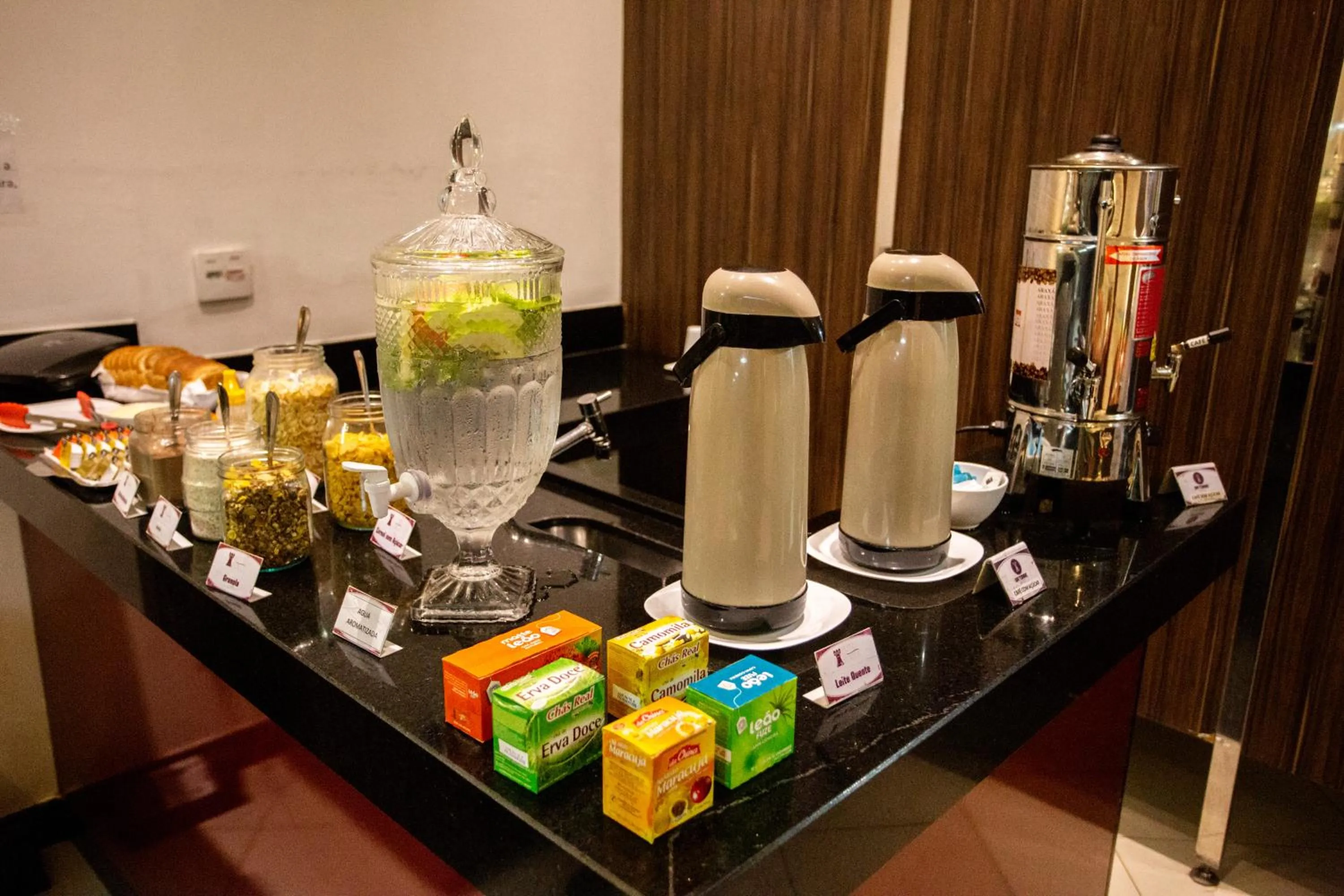 Food in Carlton Plaza Torre