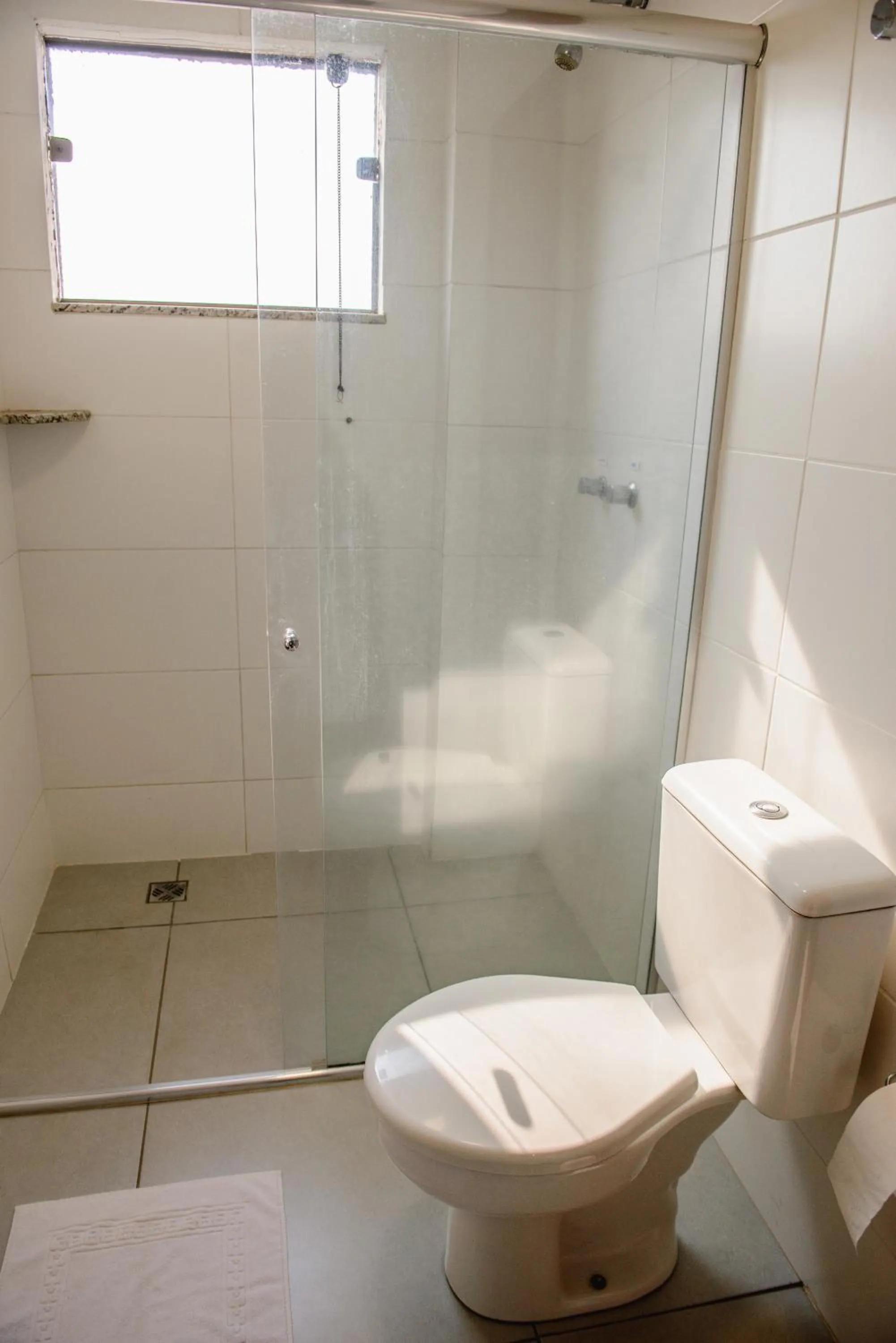 Shower in Hotel Trevo Cascavel
