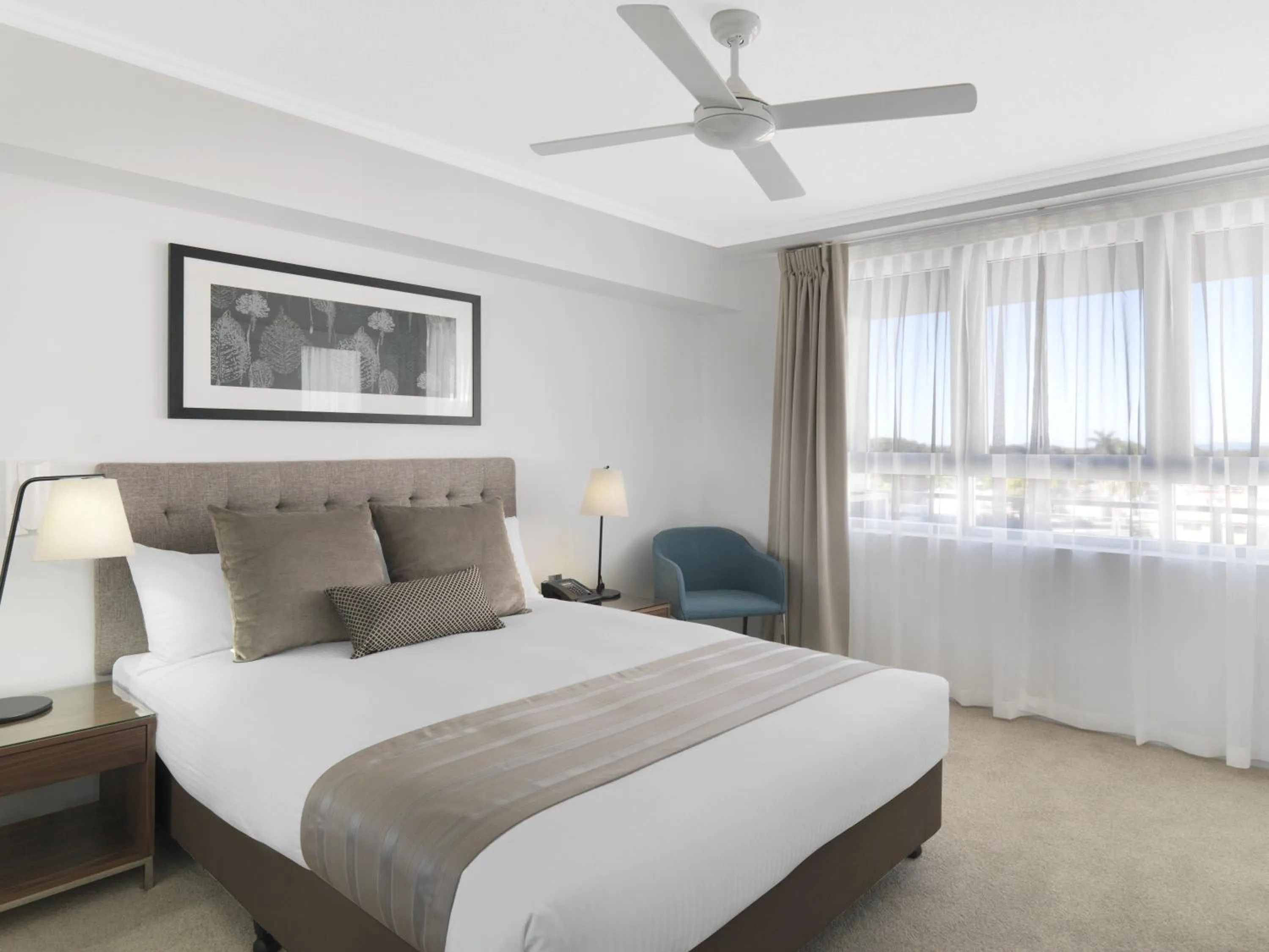 Bedroom, Bed in Oaks Mackay Carlyle Suites